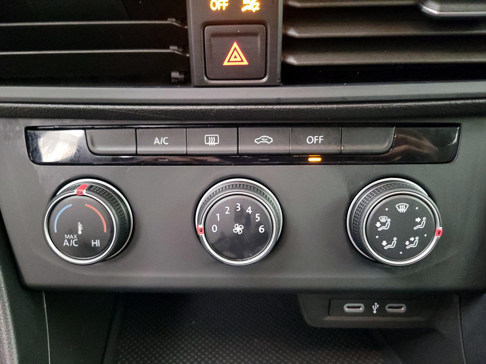 Thumbnail: 2024 Volkswagen Jetta - 16