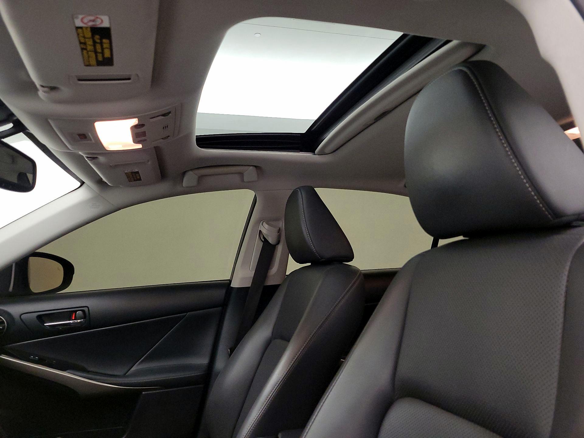 Thumbnail: 2016 Lexus IS - 20