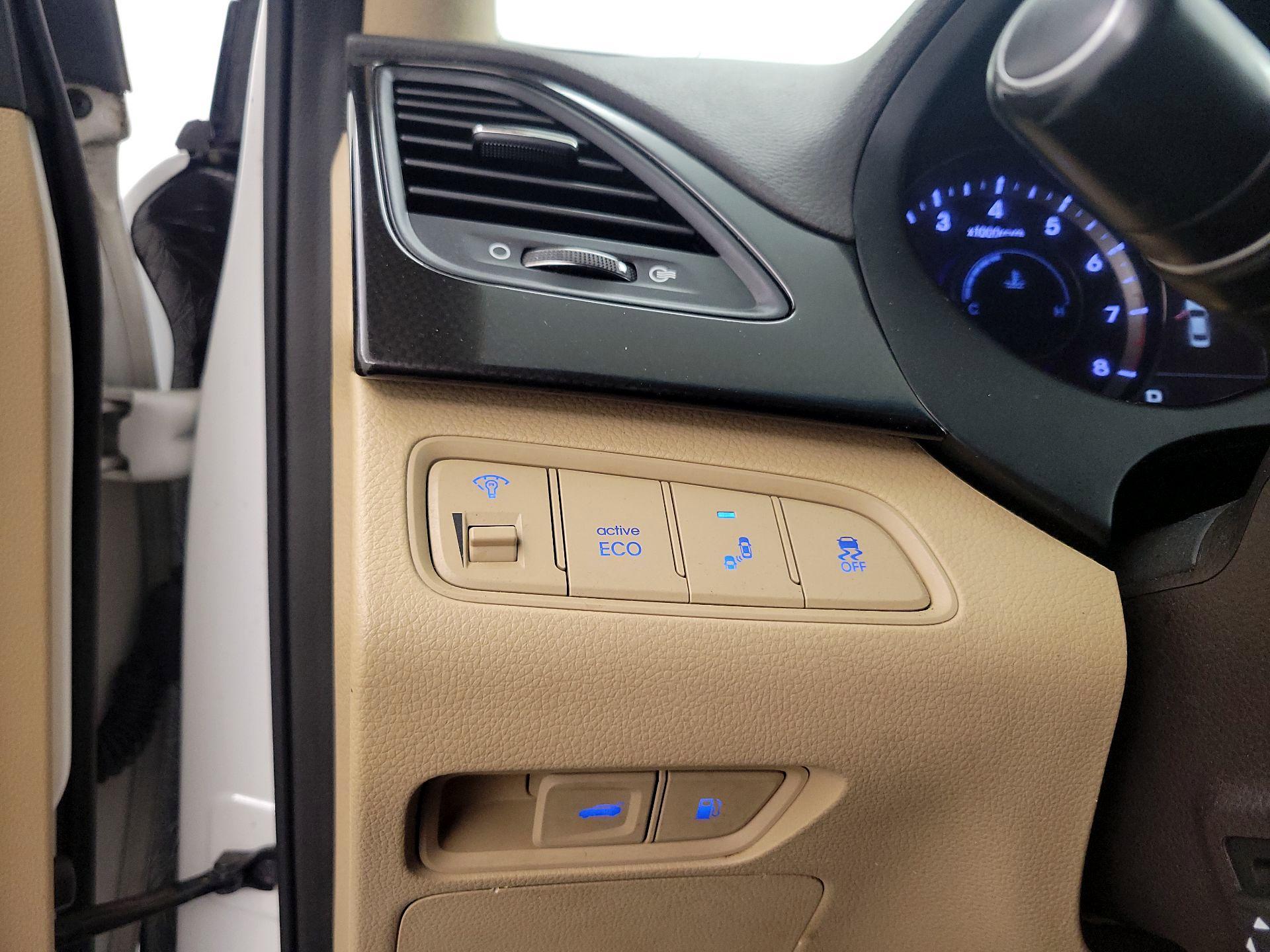 Thumbnail: 2016 Hyundai Azera - 13
