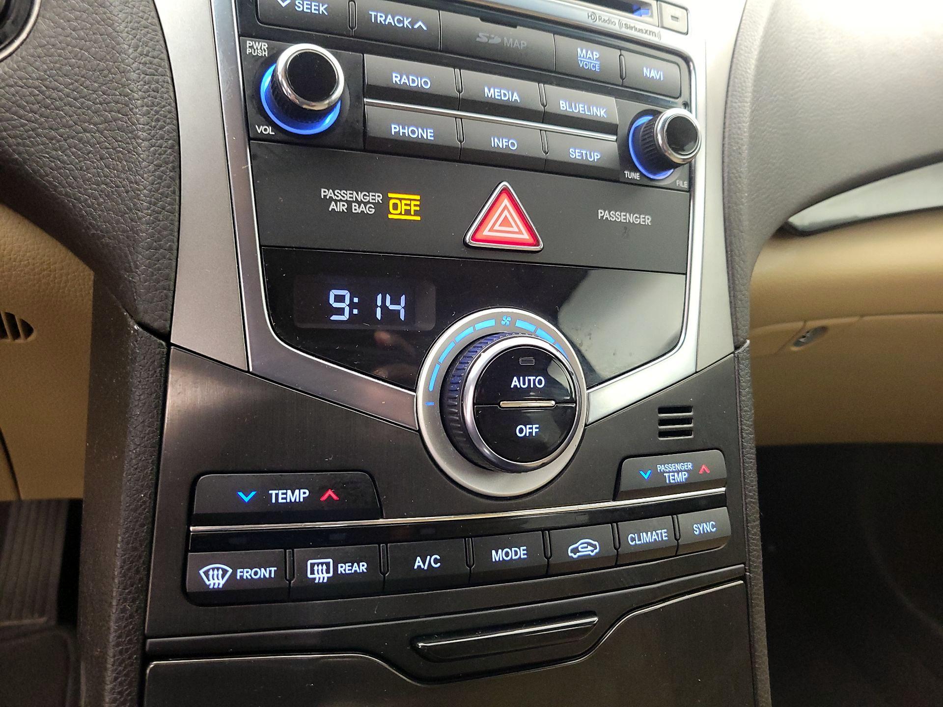Thumbnail: 2016 Hyundai Azera - 17
