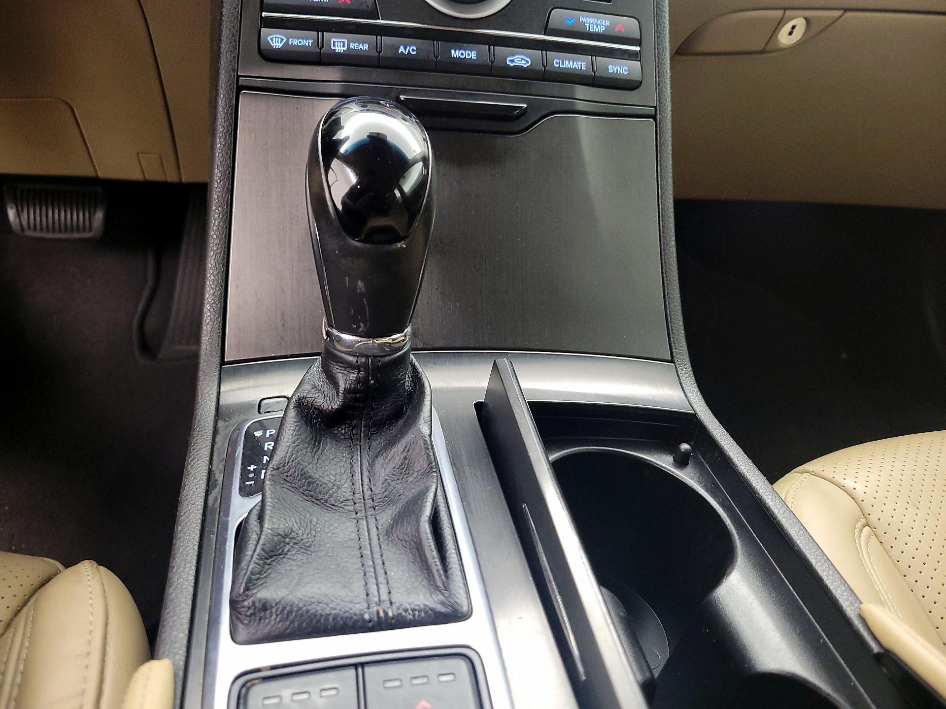 Thumbnail: 2016 Hyundai Azera - 18