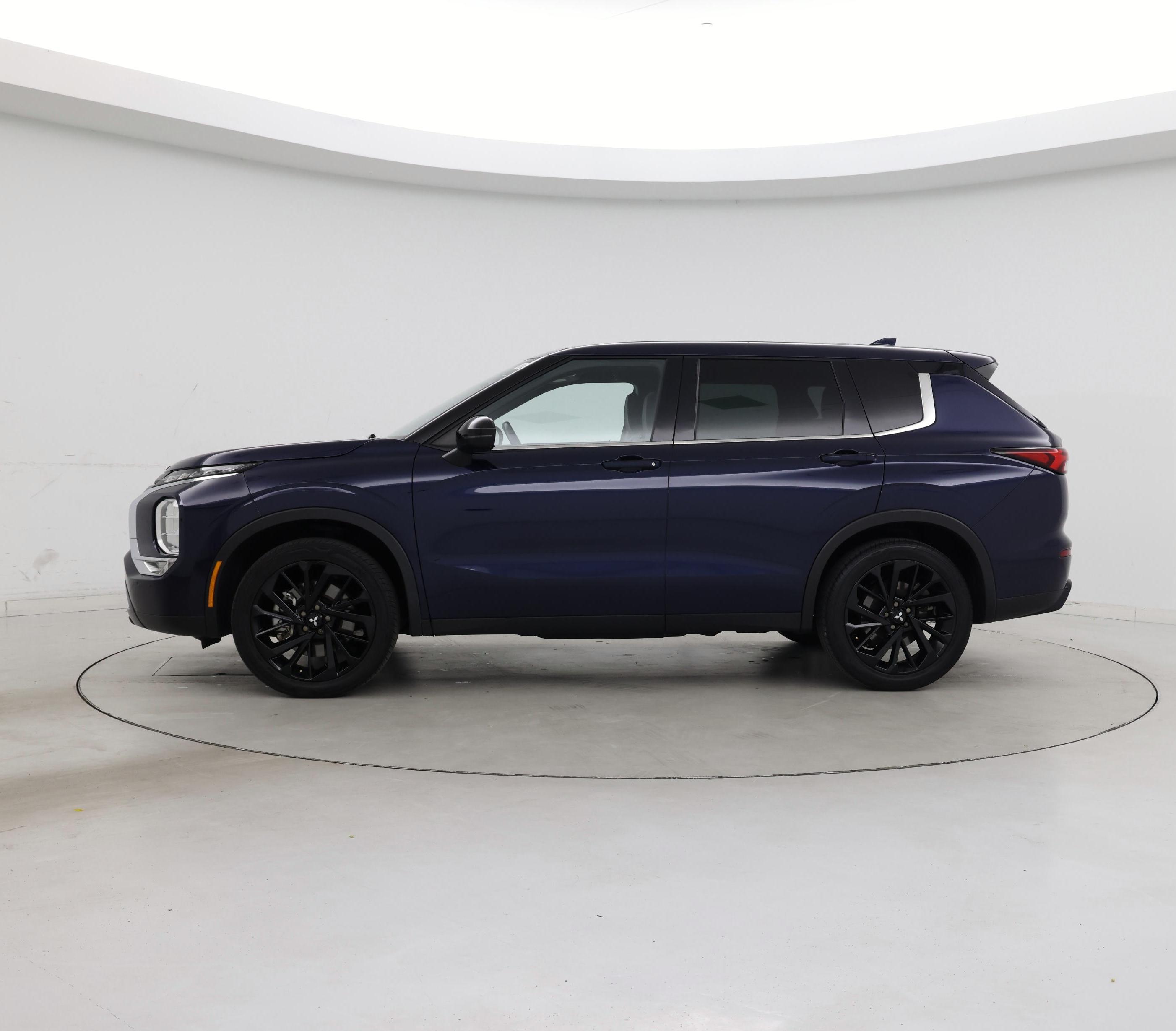 Thumbnail: 2022 Mitsubishi Outlander - 3