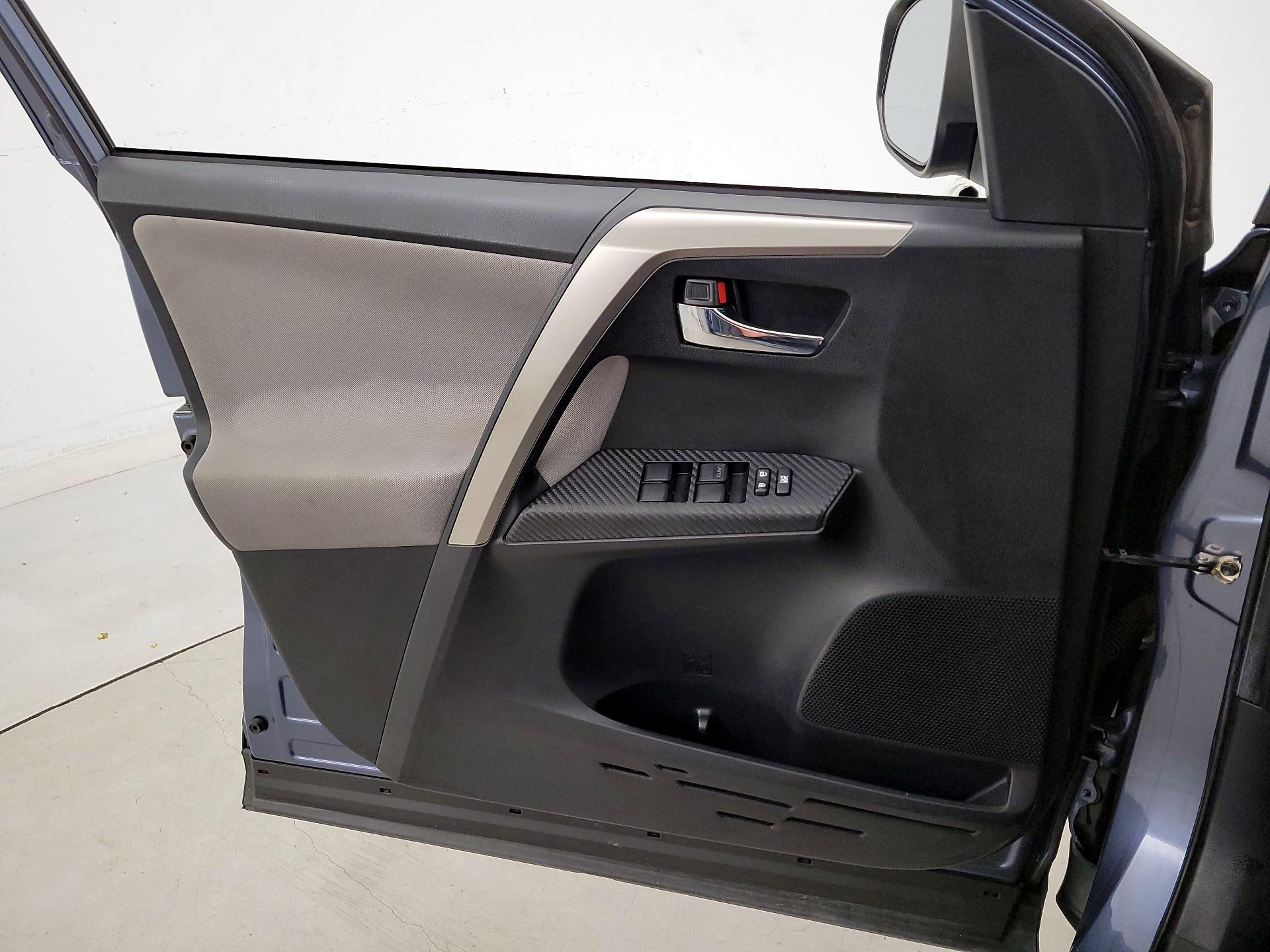 Thumbnail: 2014 Toyota RAV4 - 12