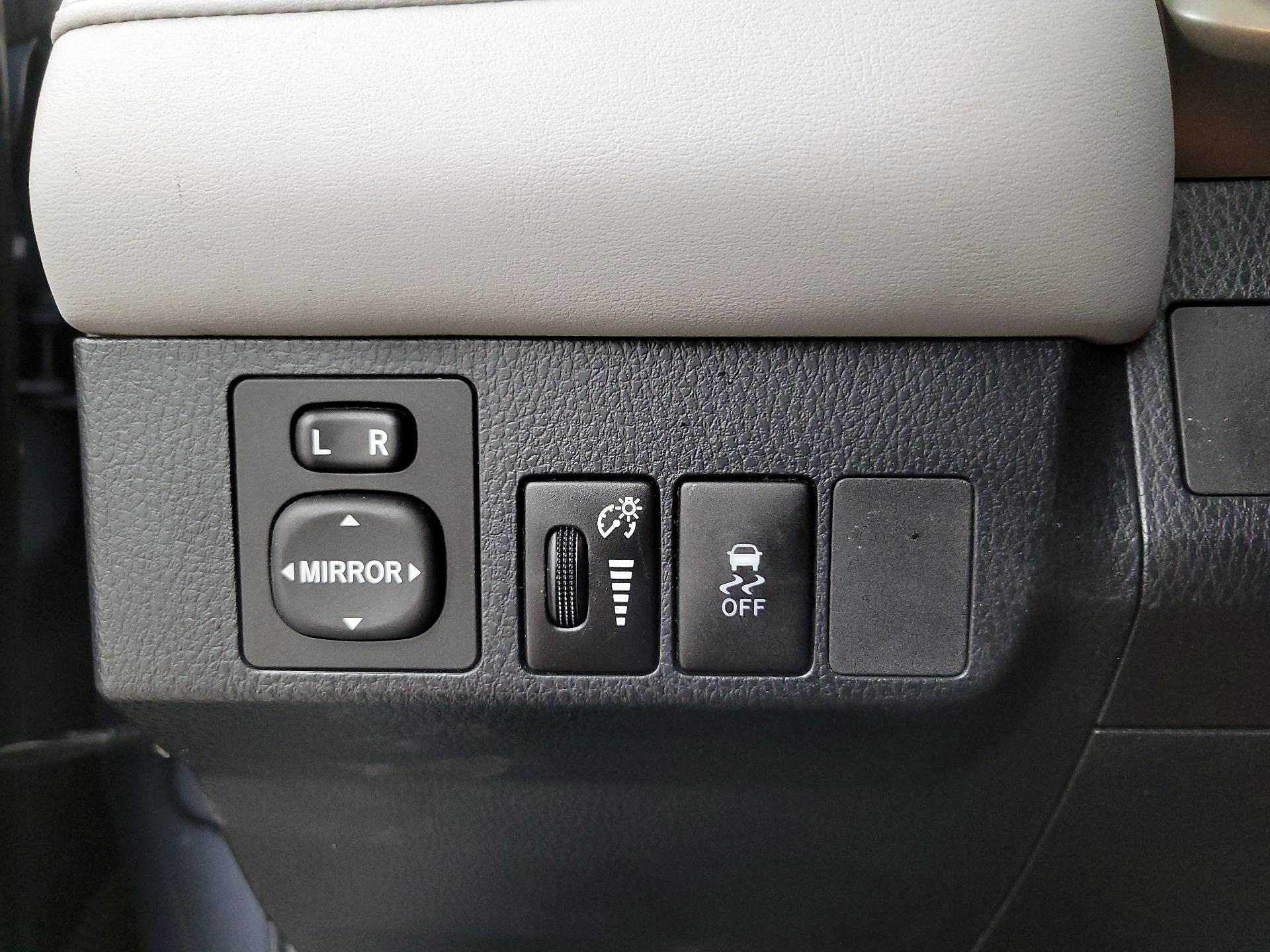 Thumbnail: 2014 Toyota RAV4 - 13