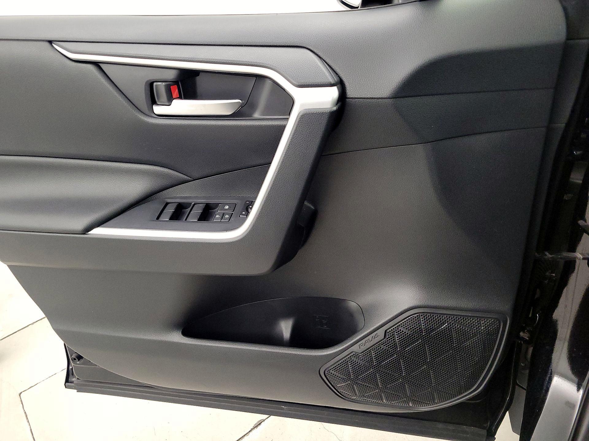 Thumbnail: 2019 Toyota RAV4 - 12