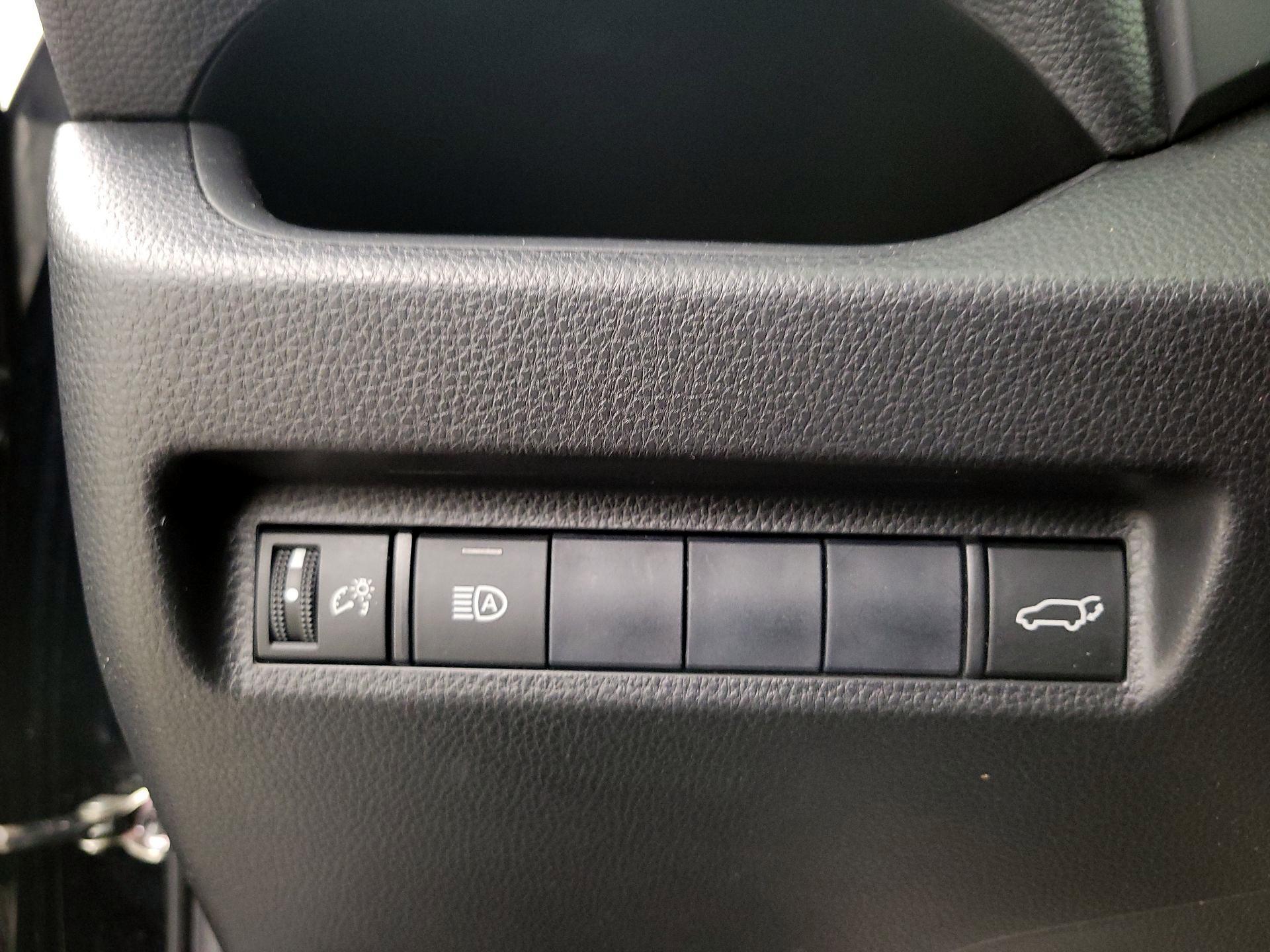 Thumbnail: 2019 Toyota RAV4 - 13