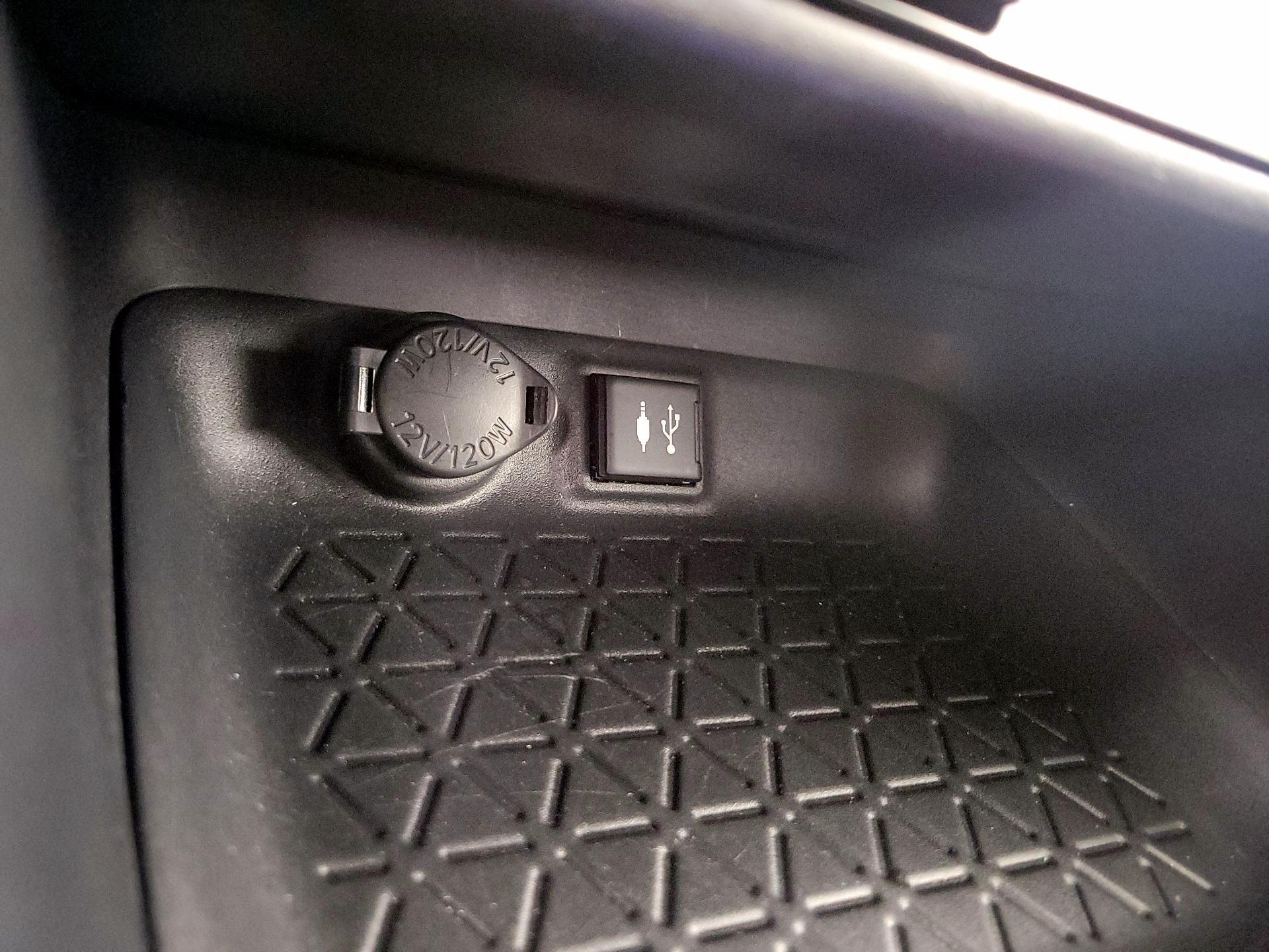 Thumbnail: 2019 Toyota RAV4 - 18