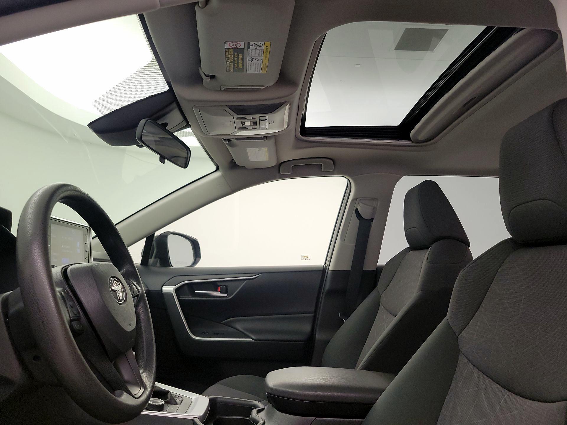 Thumbnail: 2019 Toyota RAV4 - 19