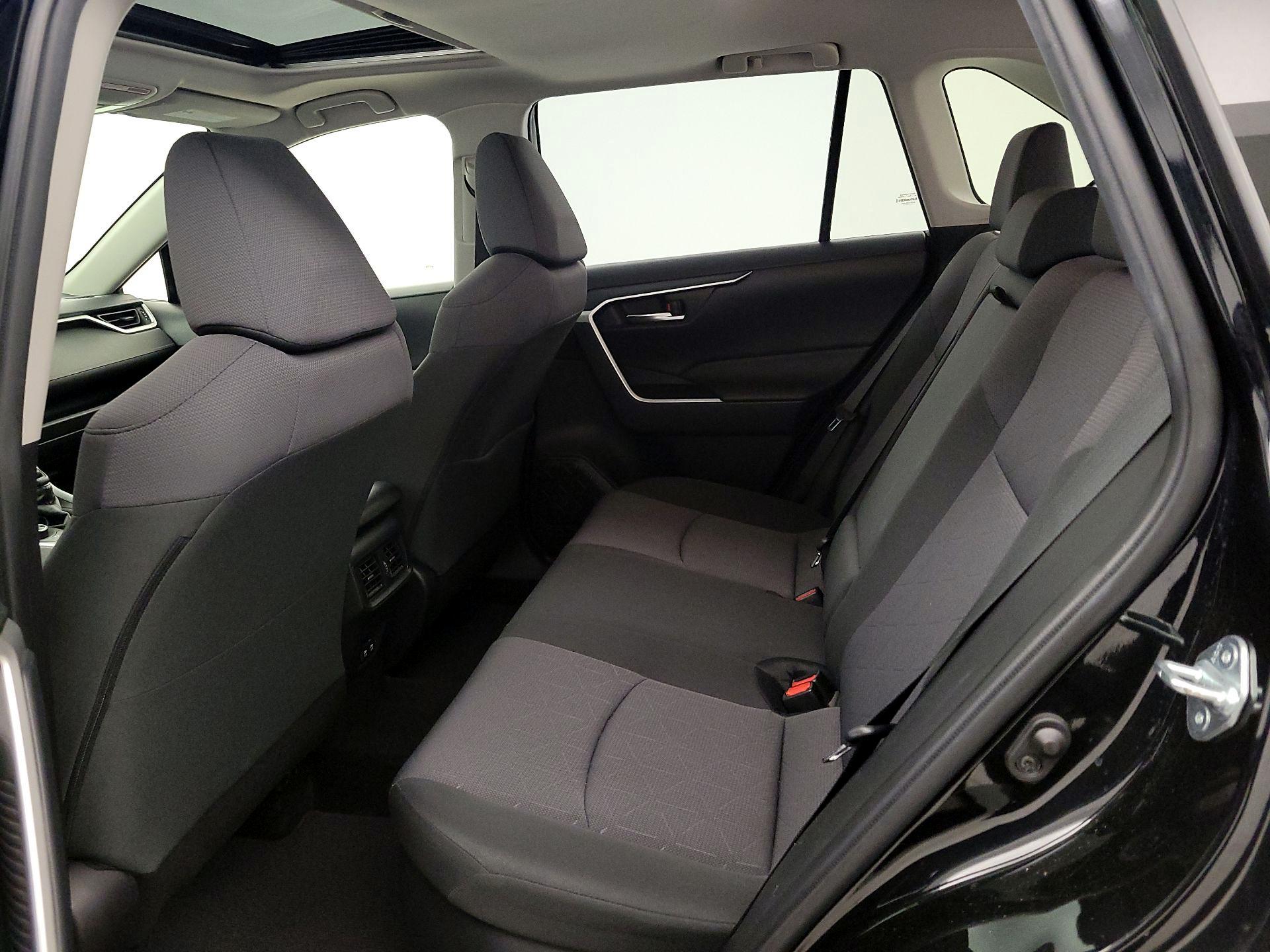 Thumbnail: 2019 Toyota RAV4 - 20