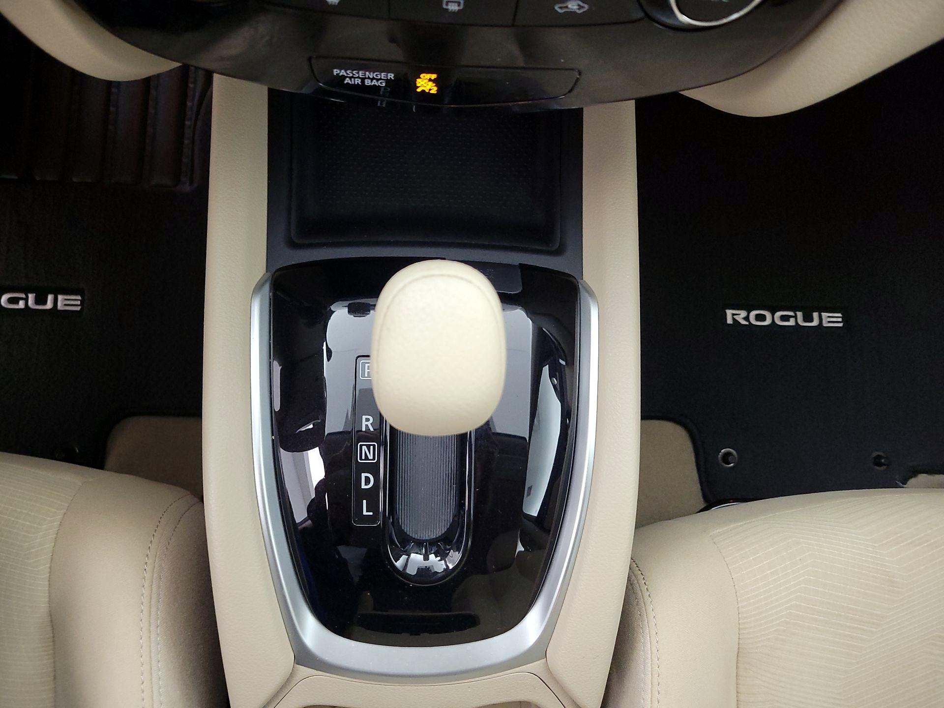 Thumbnail: 2015 Nissan Rogue - 17