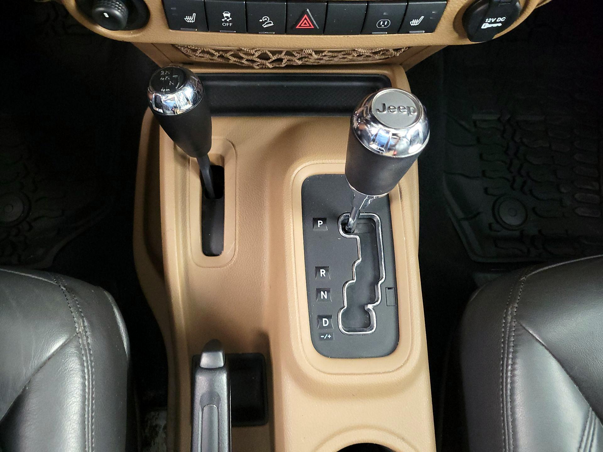 Thumbnail: 2015 Jeep Wrangler - 16