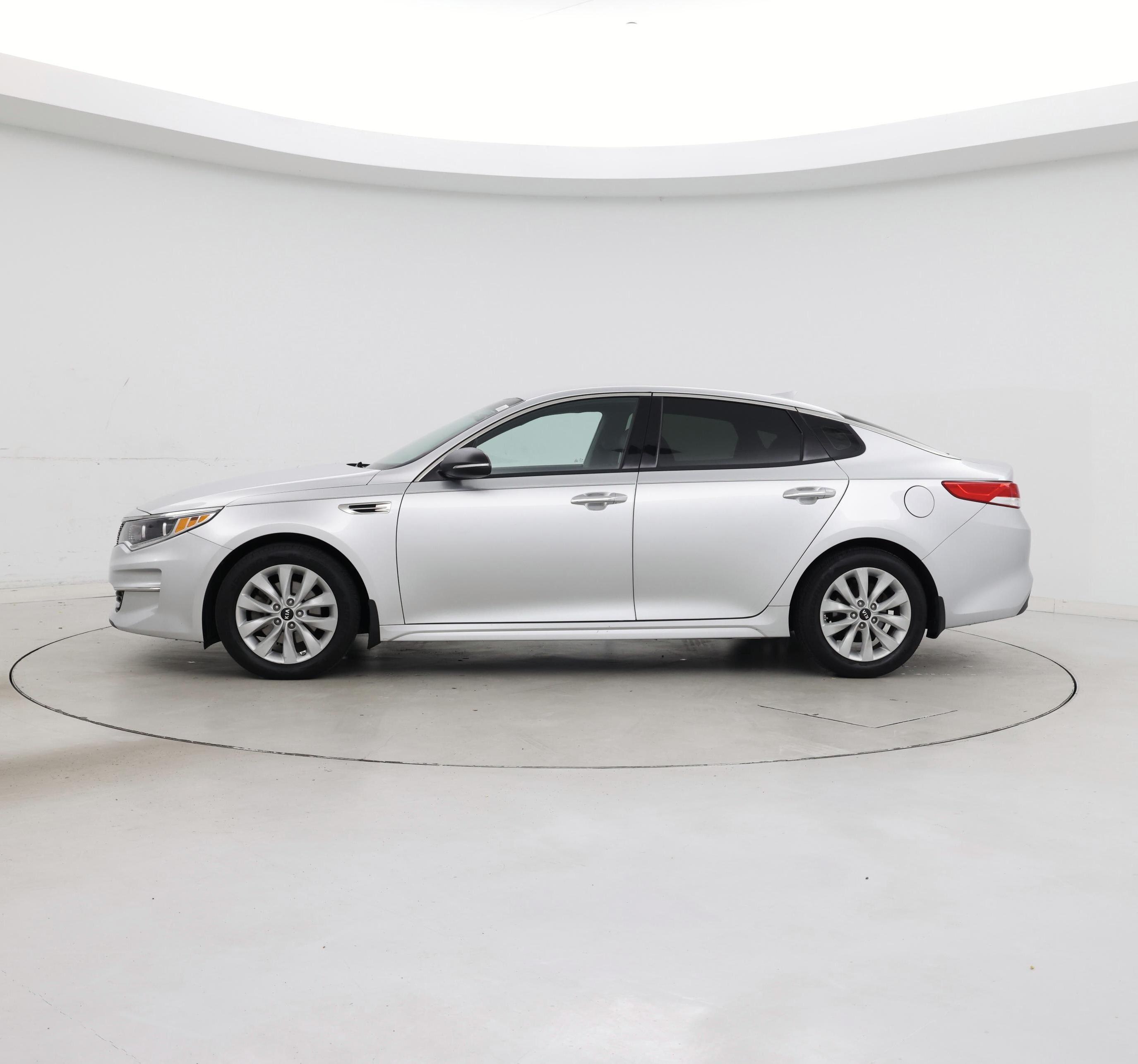 Thumbnail: 2017 Kia Optima - 3