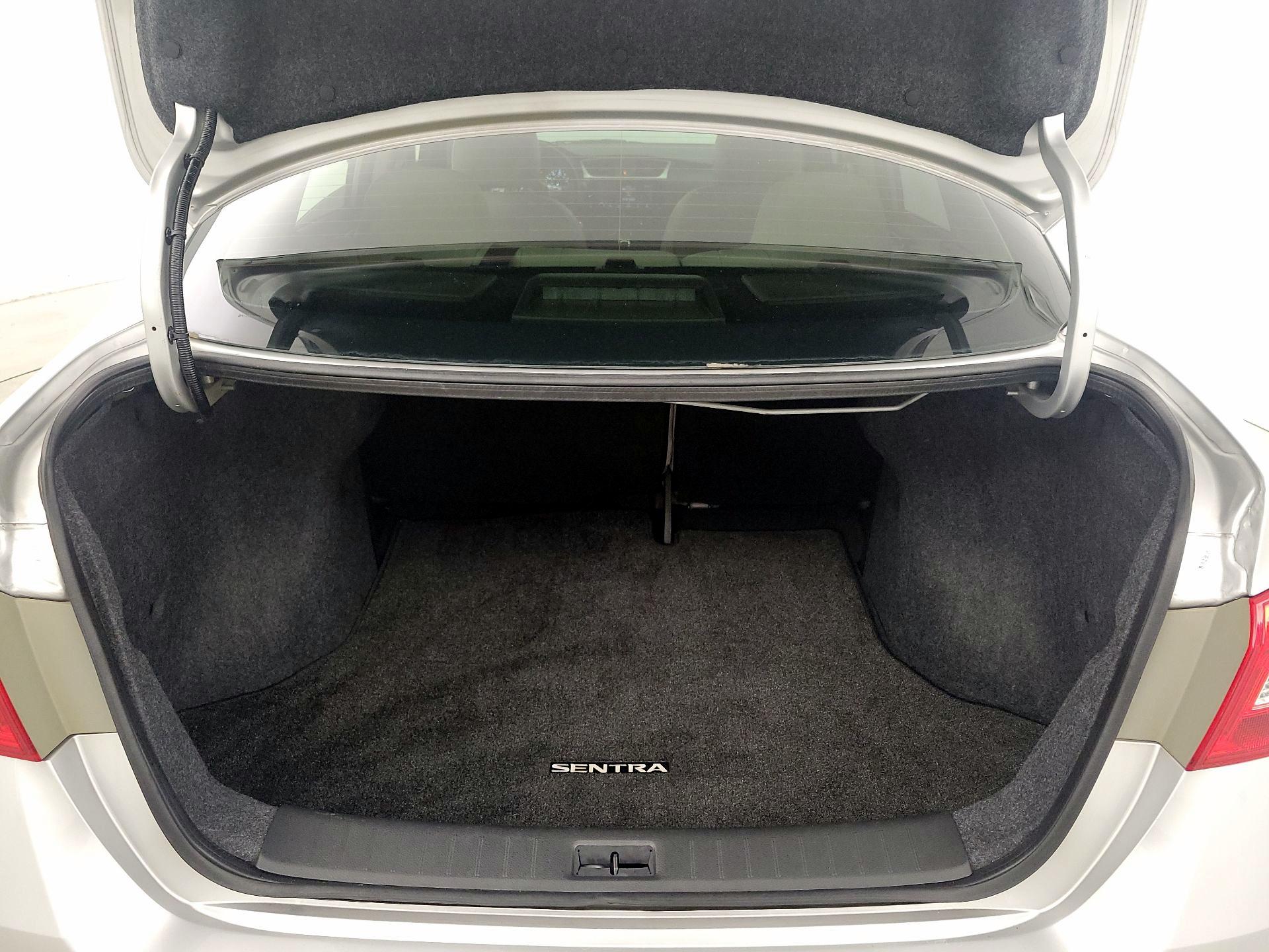 Thumbnail: 2019 Nissan Sentra - 19
