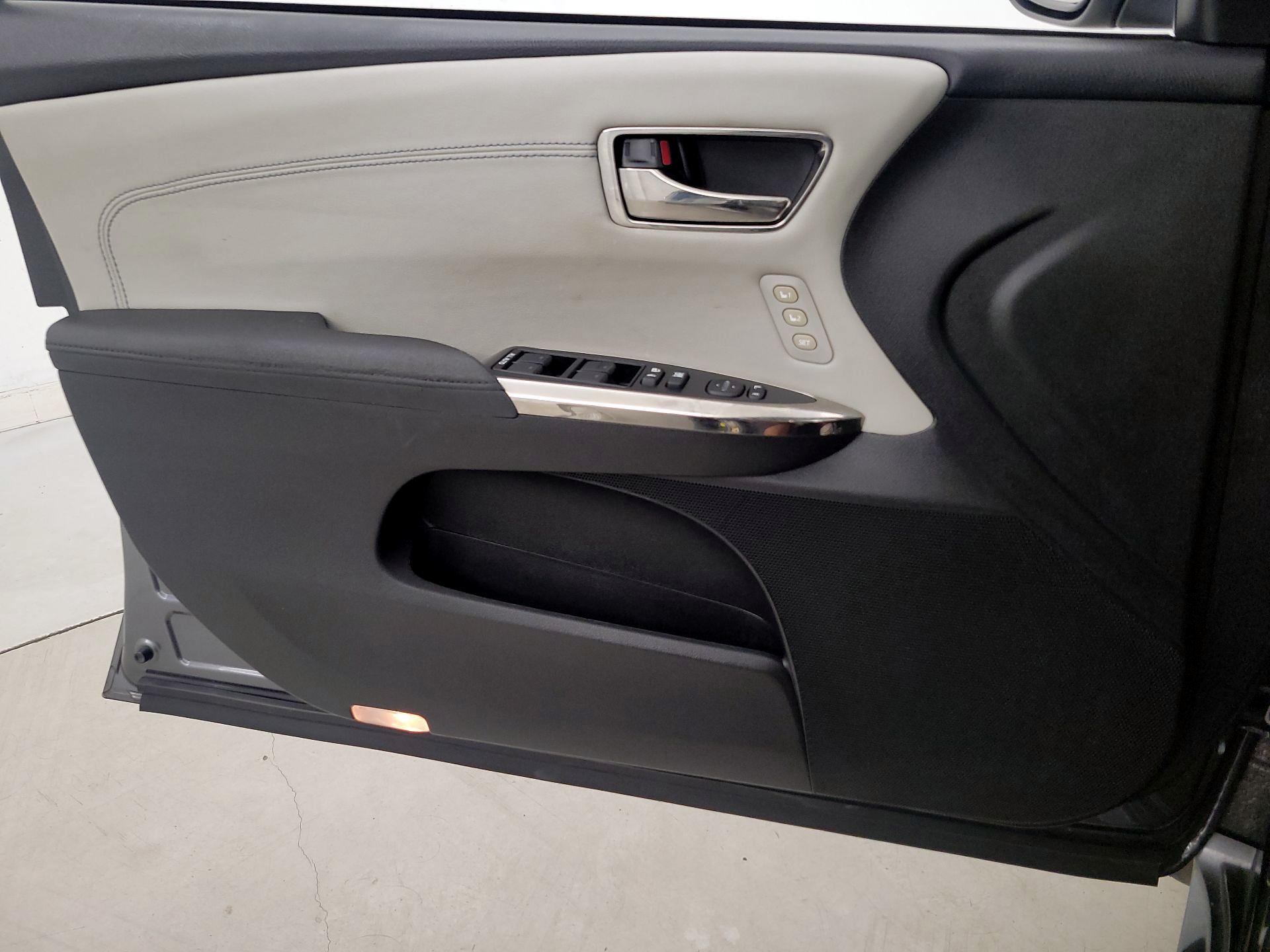Thumbnail: 2013 Toyota Avalon - 12