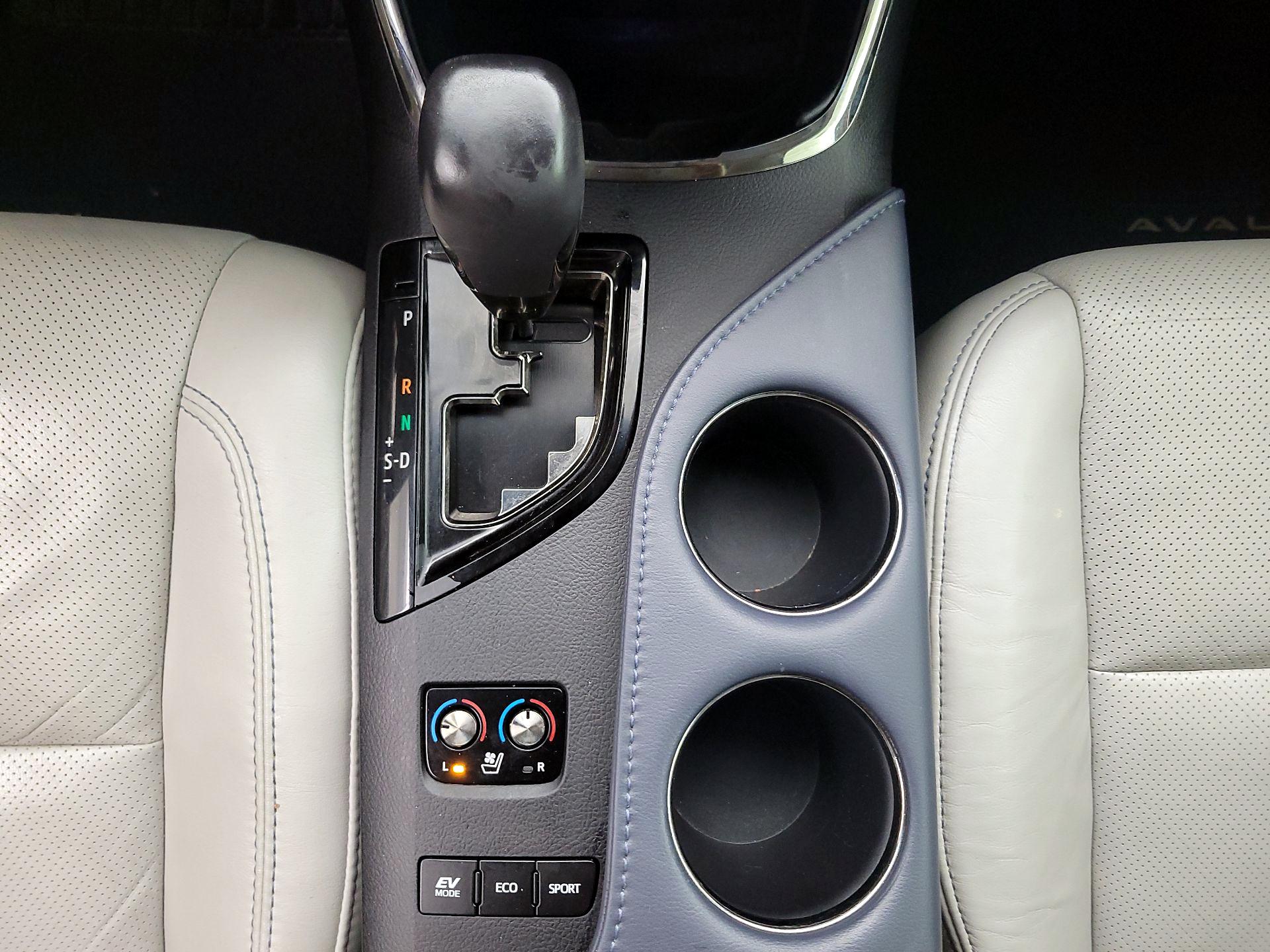 Thumbnail: 2013 Toyota Avalon - 18