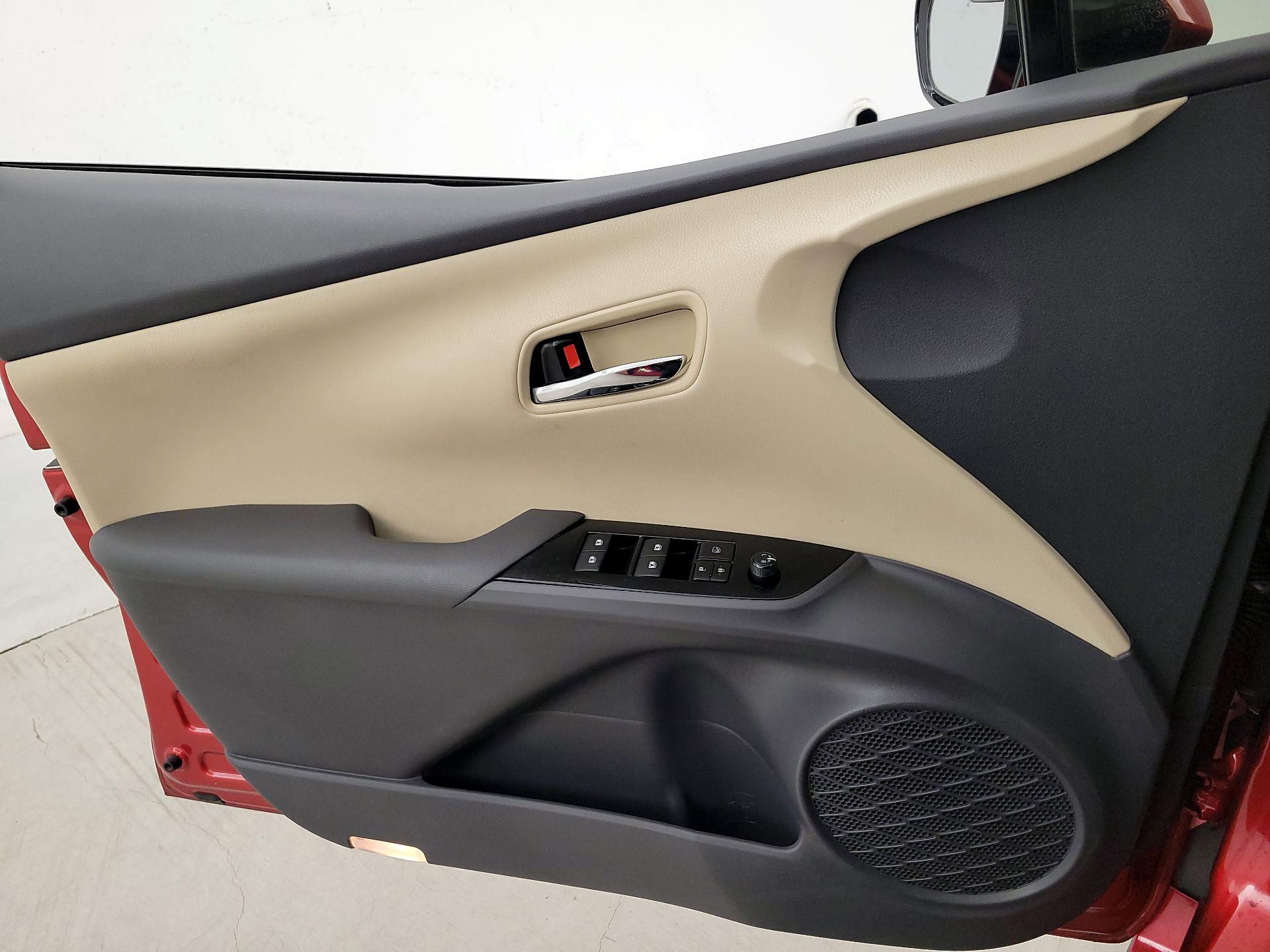 Thumbnail: 2016 Toyota Prius - 12