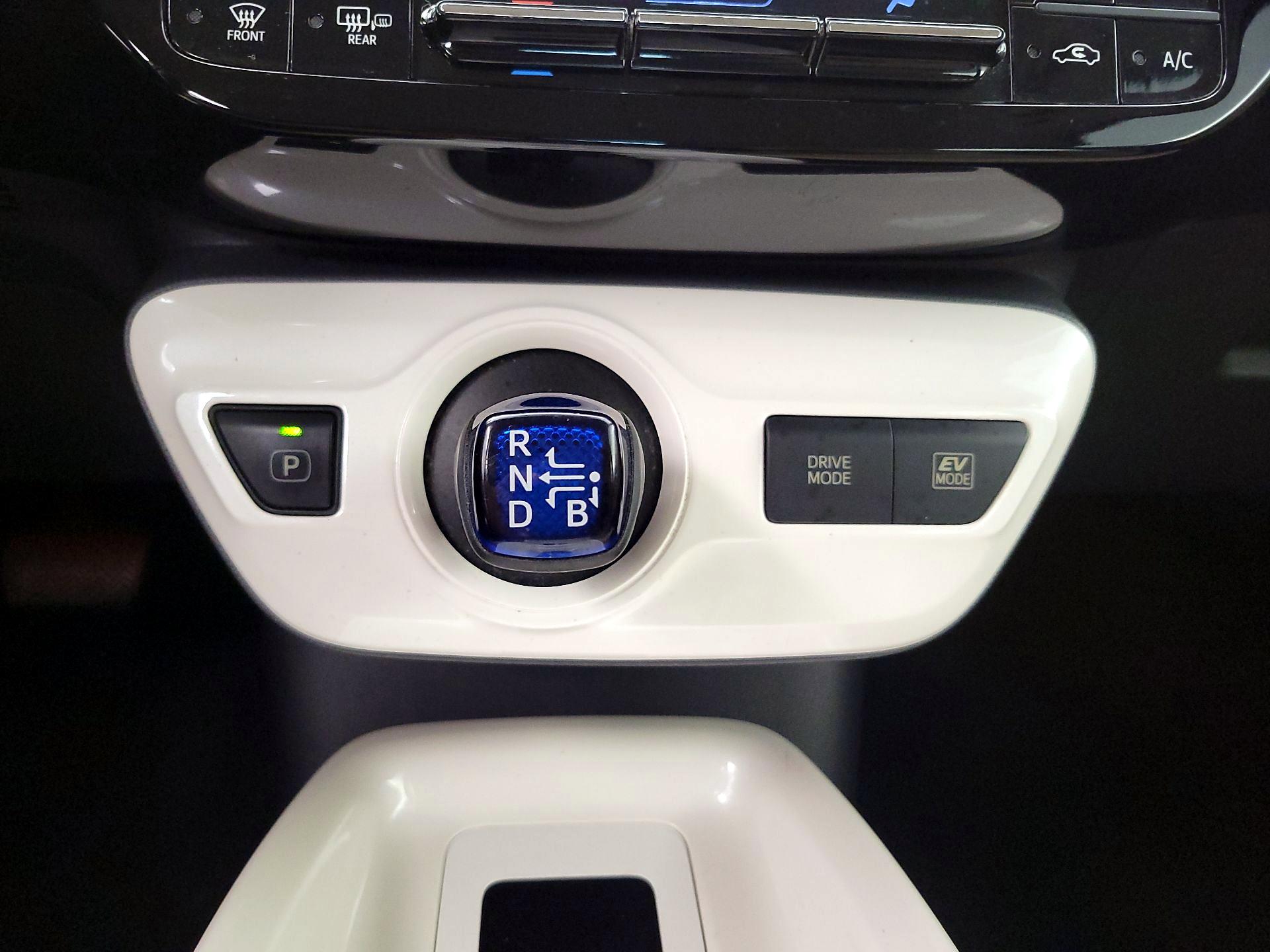 Thumbnail: 2016 Toyota Prius - 17