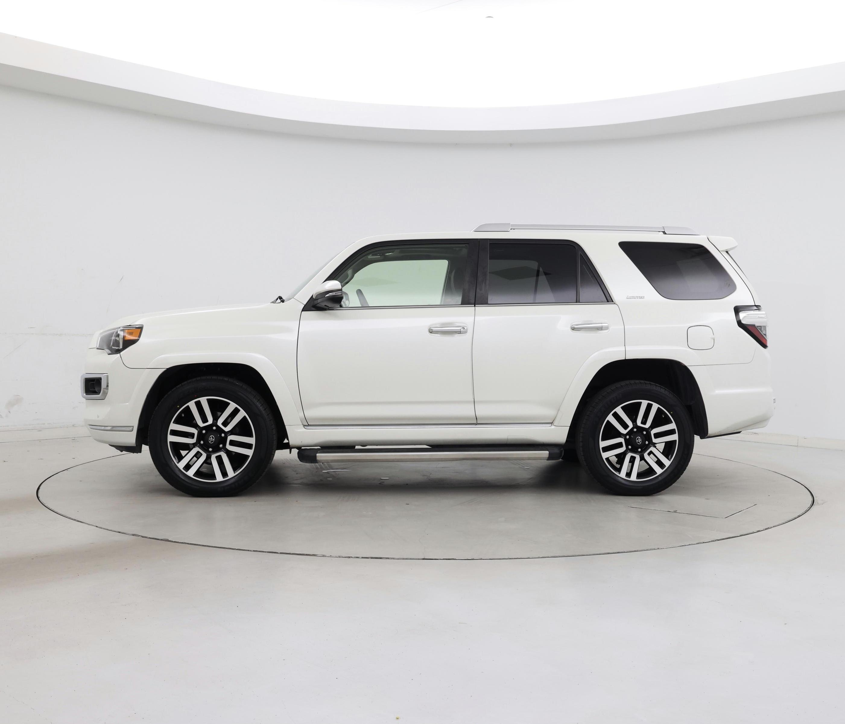 Thumbnail: 2019 Toyota 4Runner - 3