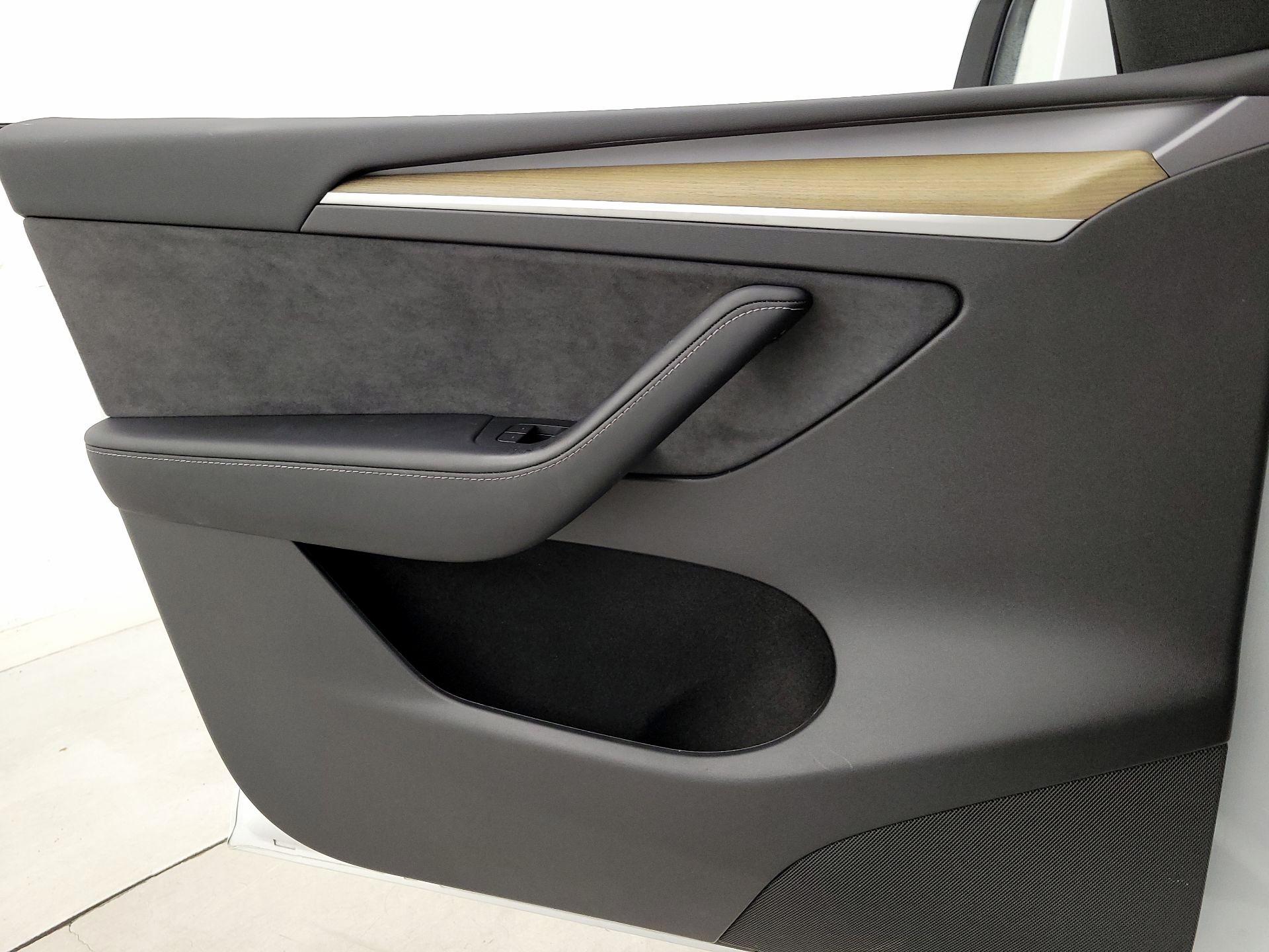 Thumbnail: 2023 Tesla Model Y - 12