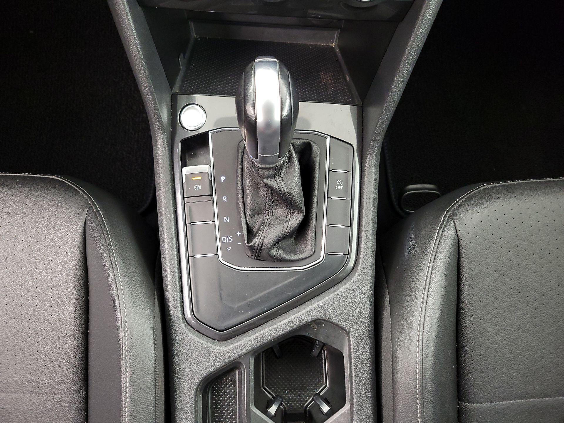 Thumbnail: 2018 Volkswagen Tiguan - 17