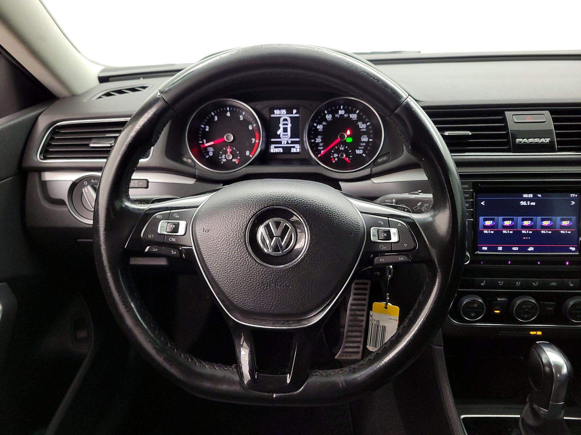 Thumbnail: 2018 Volkswagen Passat - 10