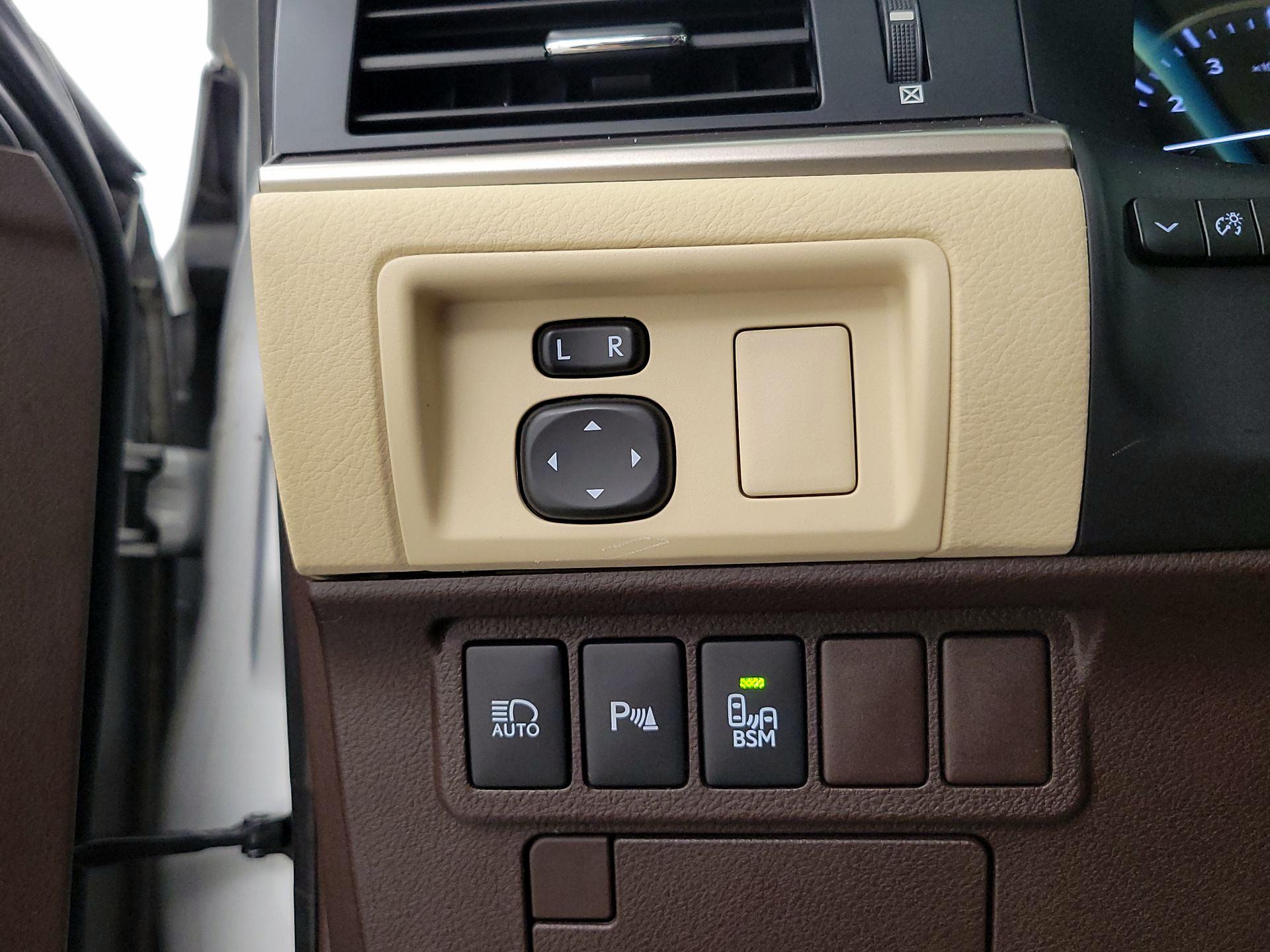 Thumbnail: 2016 Lexus ES - 13