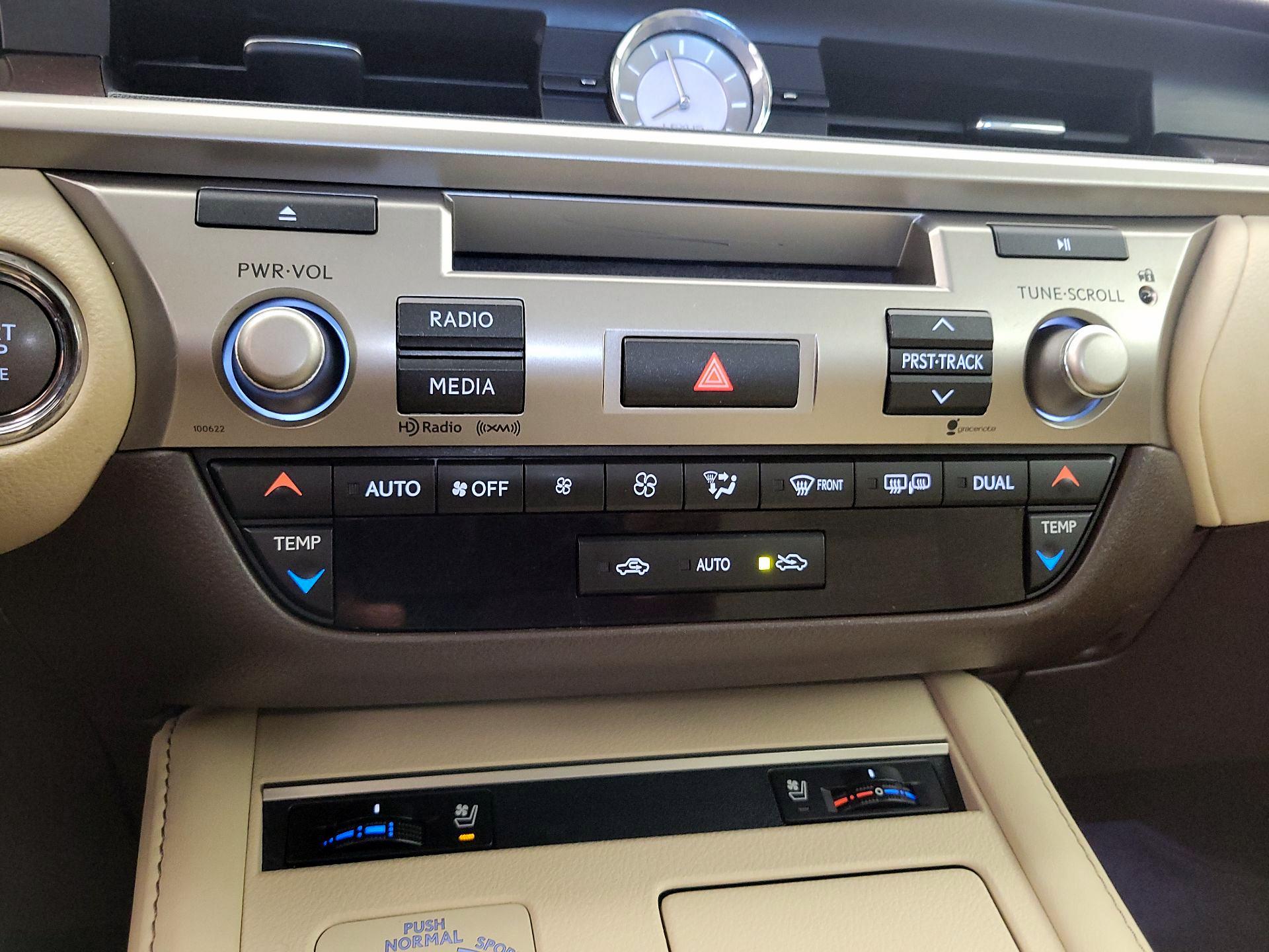 Thumbnail: 2016 Lexus ES - 16