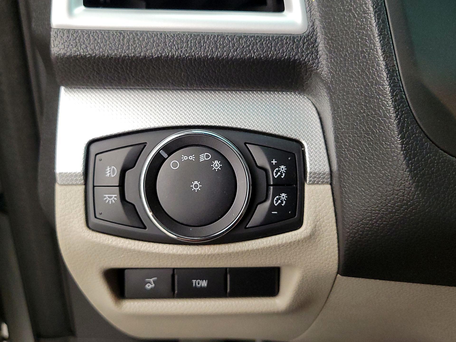 Thumbnail: 2014 Ford Explorer - 13