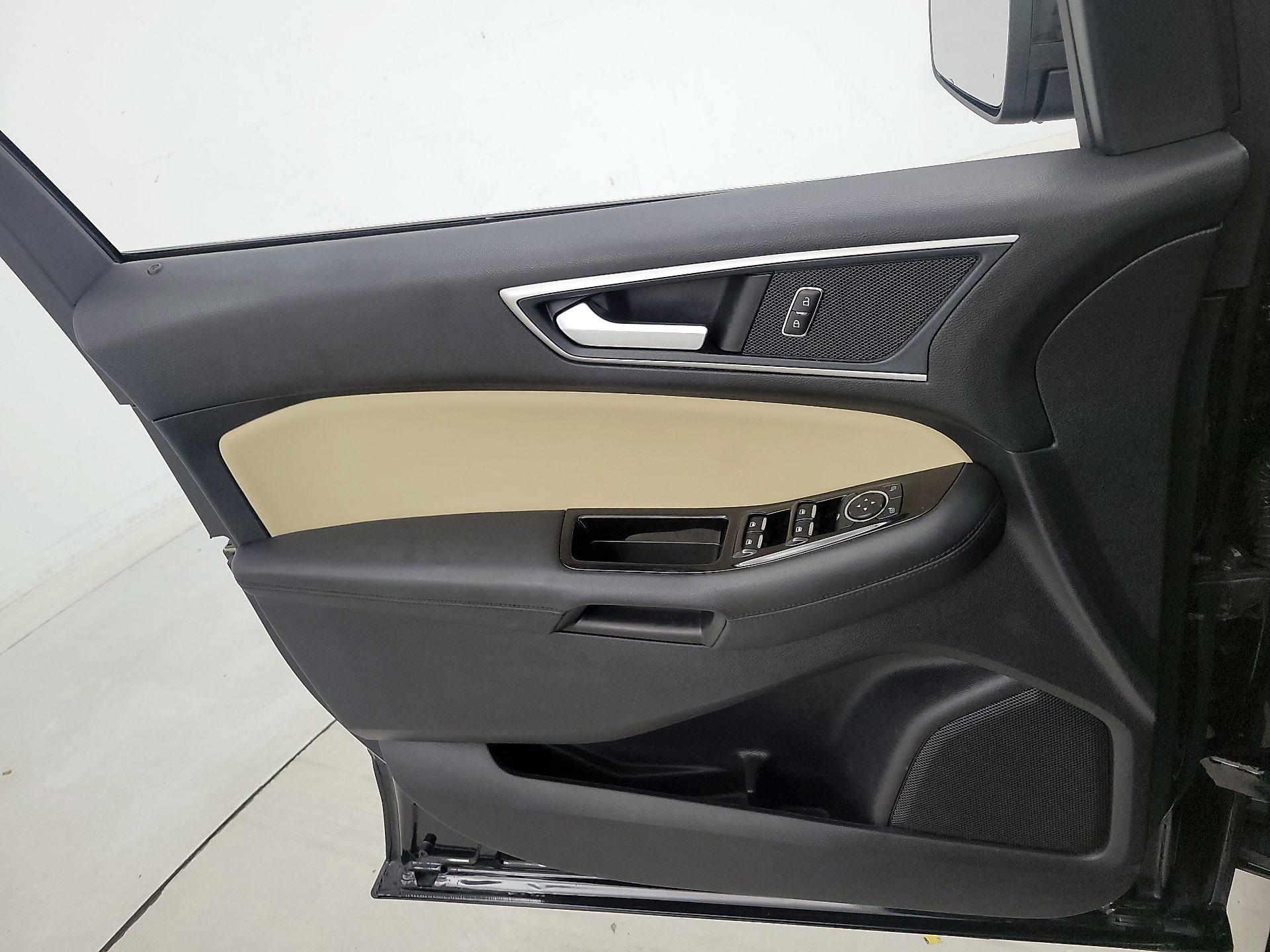 Thumbnail: 2019 Ford Edge - 12