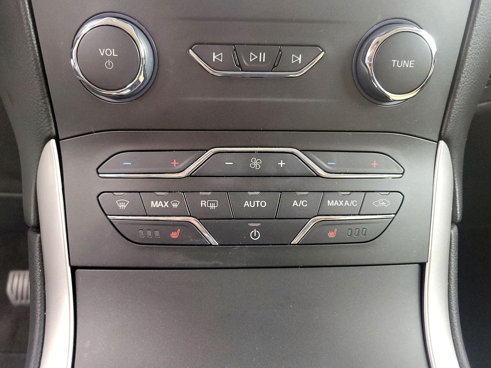 Thumbnail: 2019 Ford Edge - 16