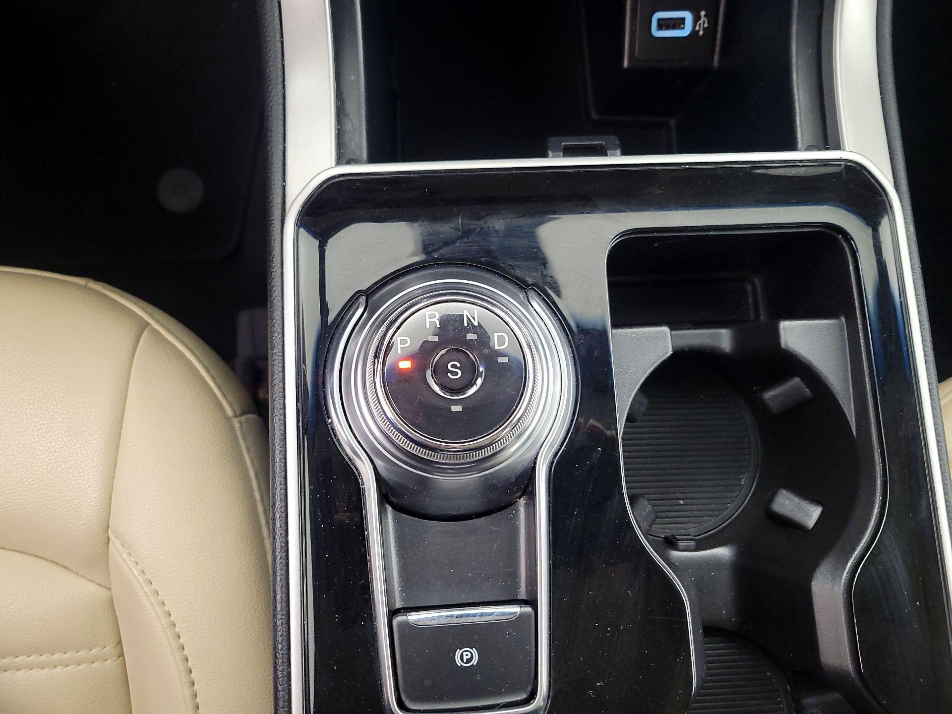 Thumbnail: 2019 Ford Edge - 17