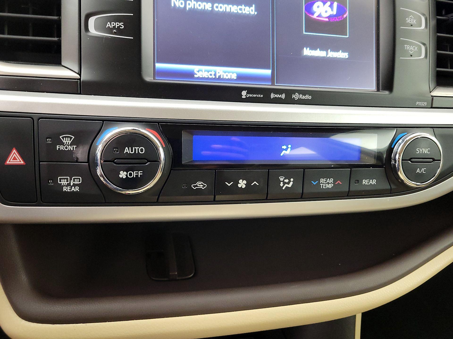 Thumbnail: 2018 Toyota Highlander - 16