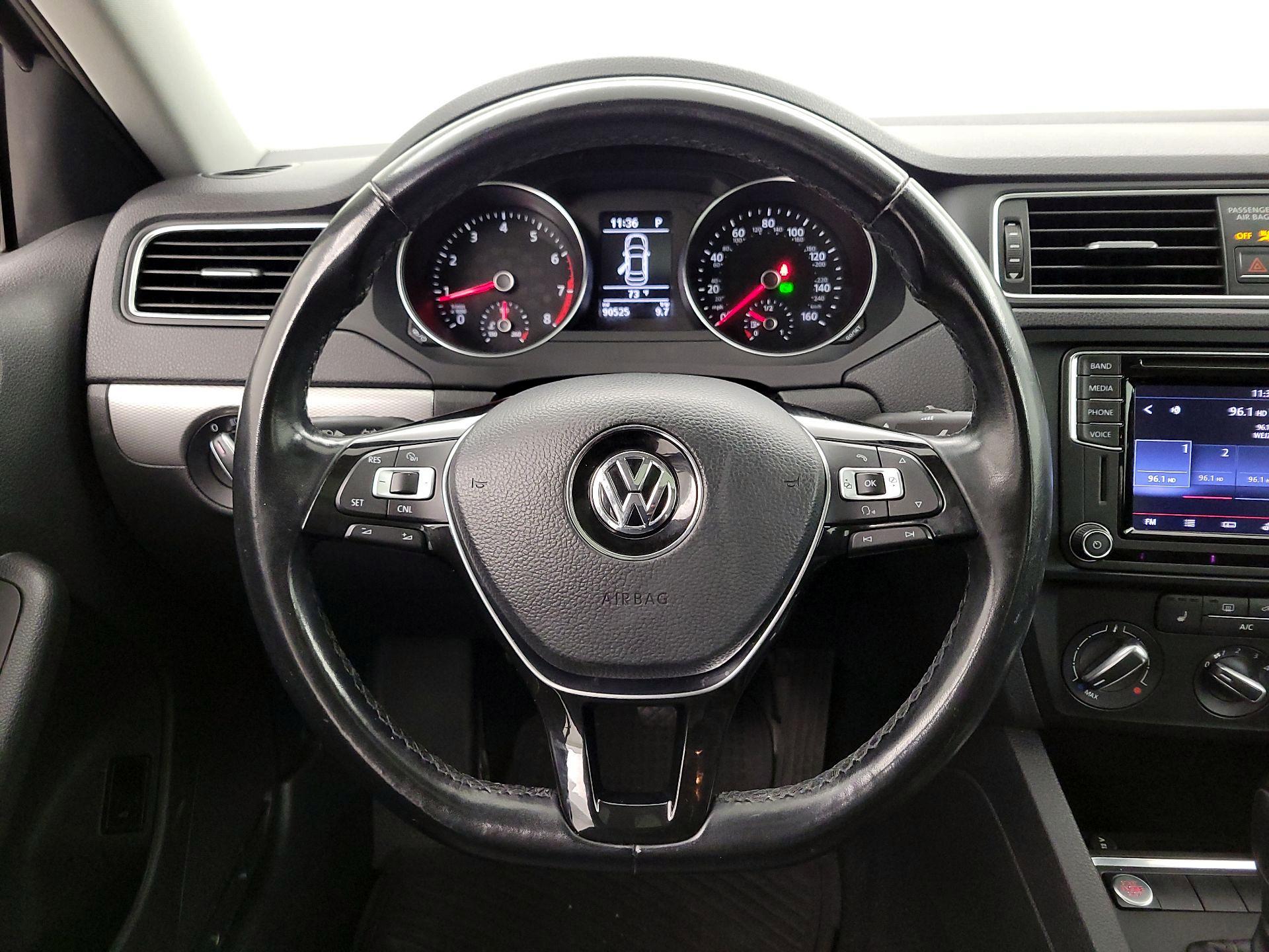 Thumbnail: 2017 Volkswagen Jetta - 10
