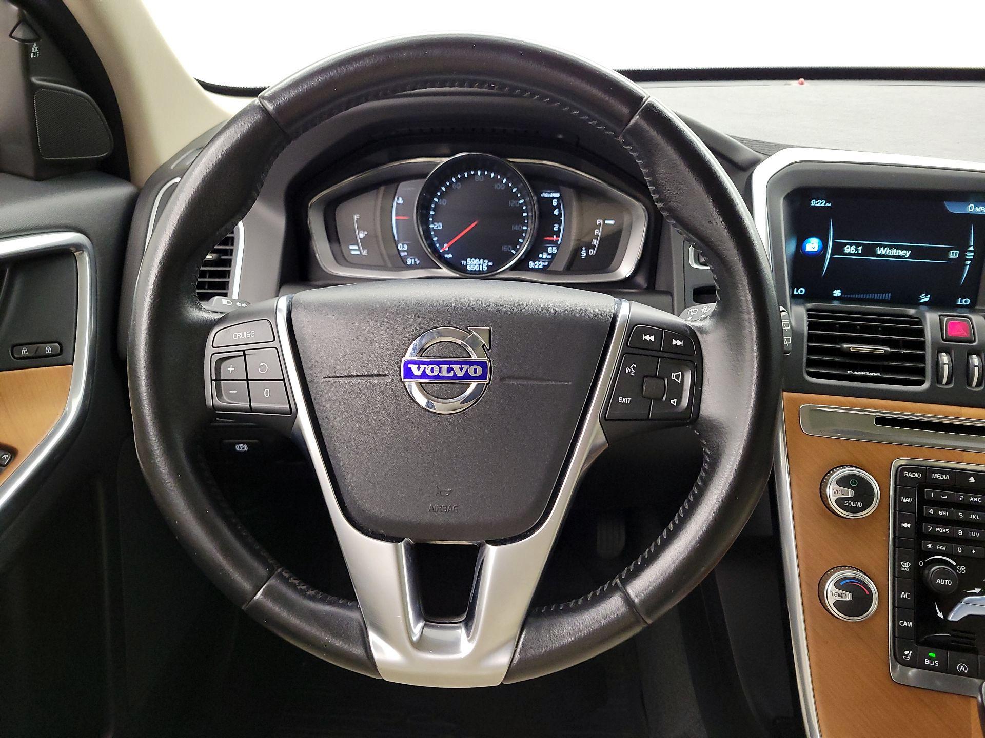 Thumbnail: 2017 Volvo XC60 - 10