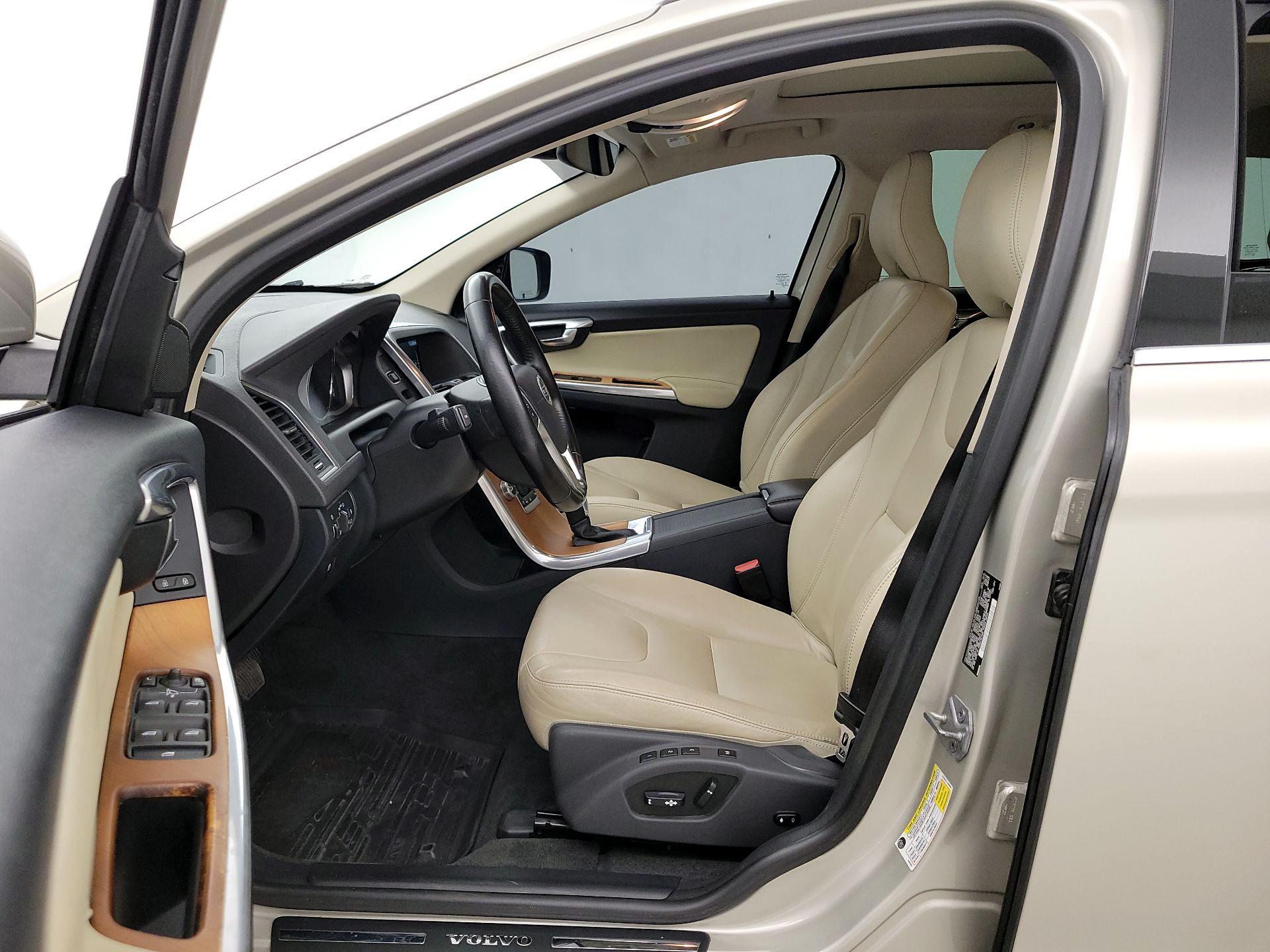 Thumbnail: 2017 Volvo XC60 - 11