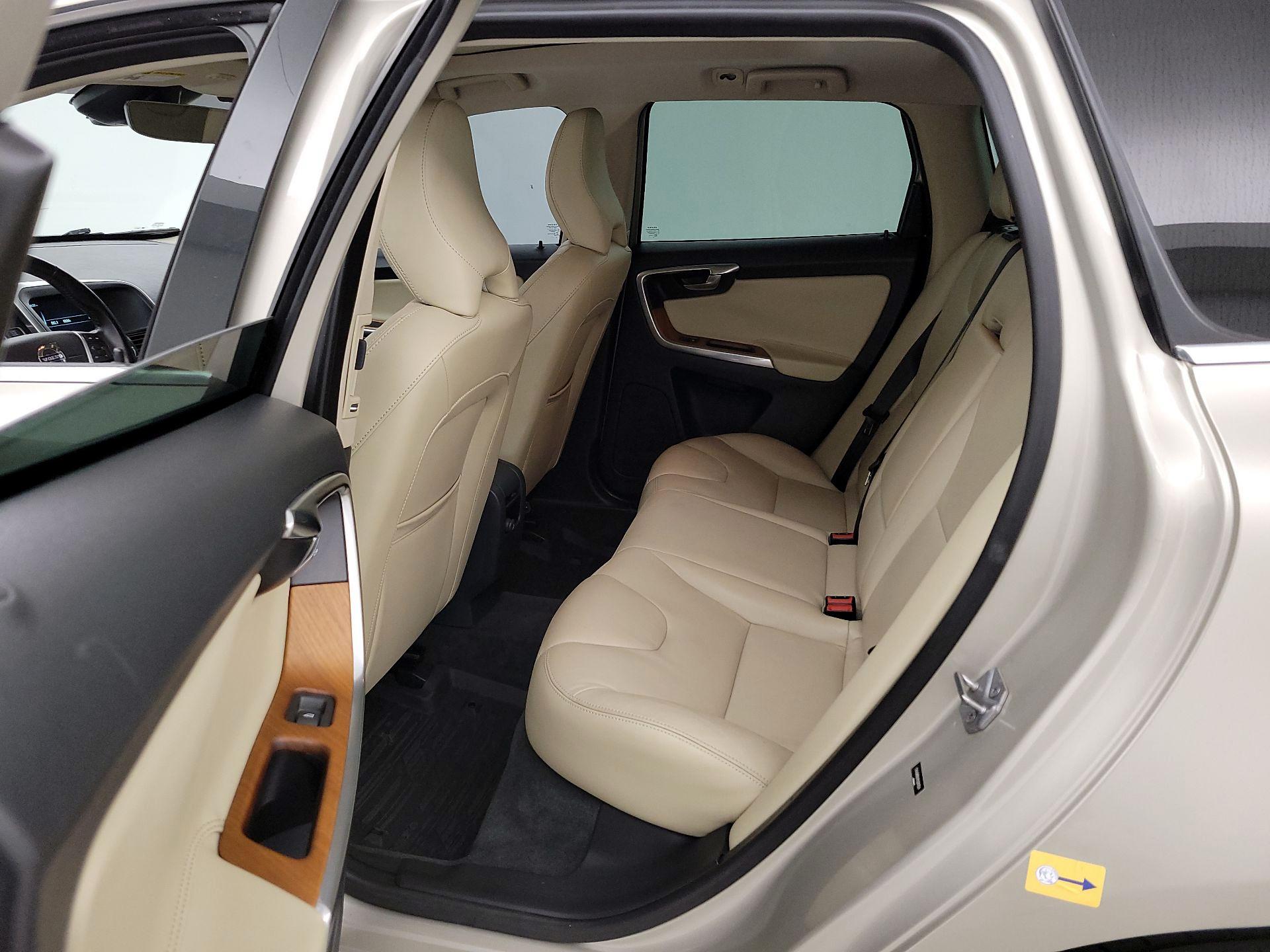 Thumbnail: 2017 Volvo XC60 - 20