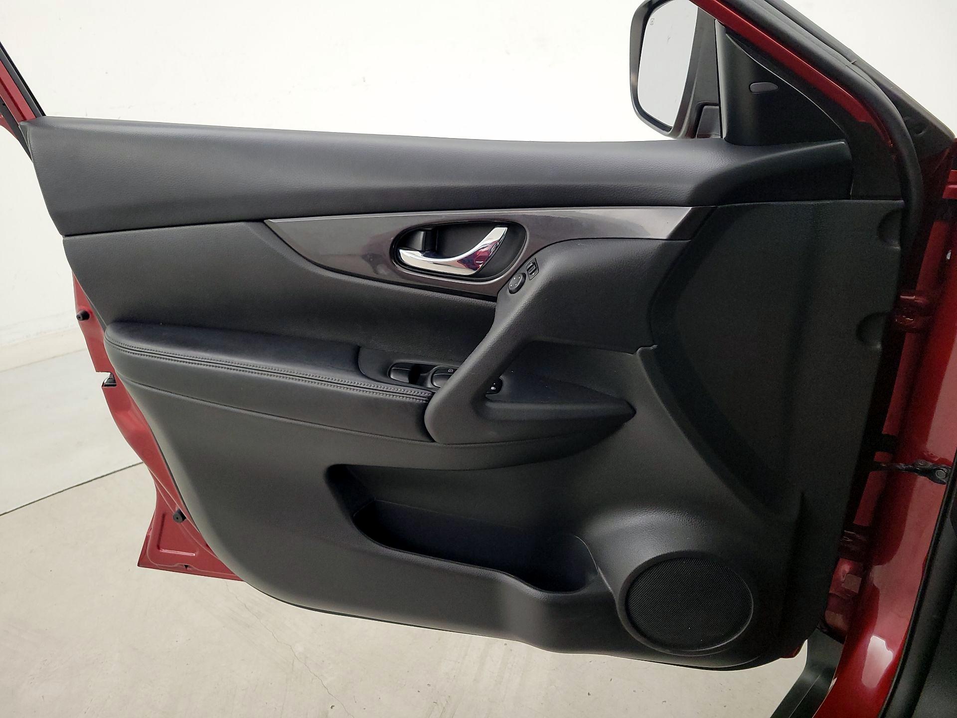 Thumbnail: 2018 Nissan Rogue - 12