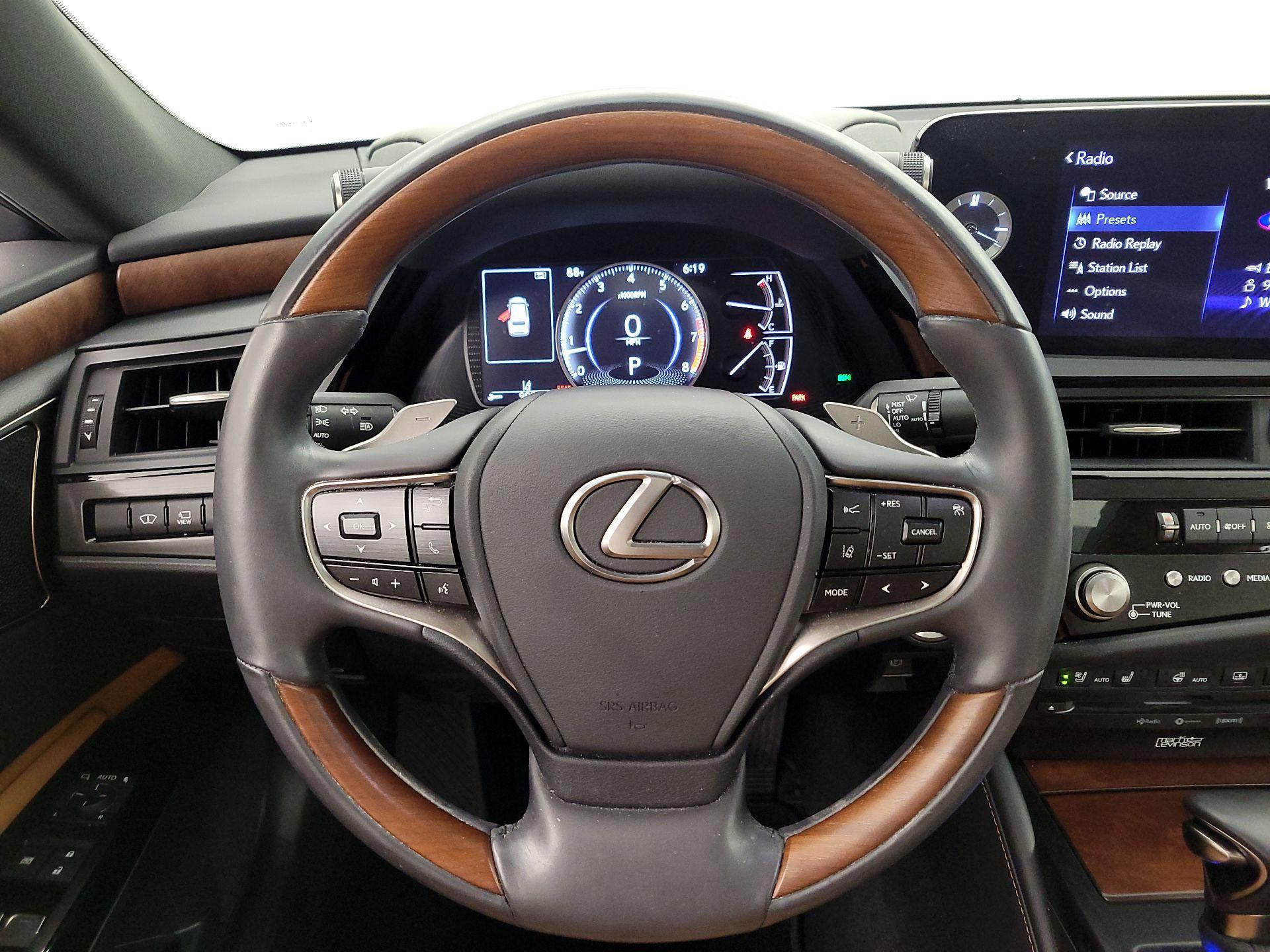 Thumbnail: 2022 Lexus ES - 10
