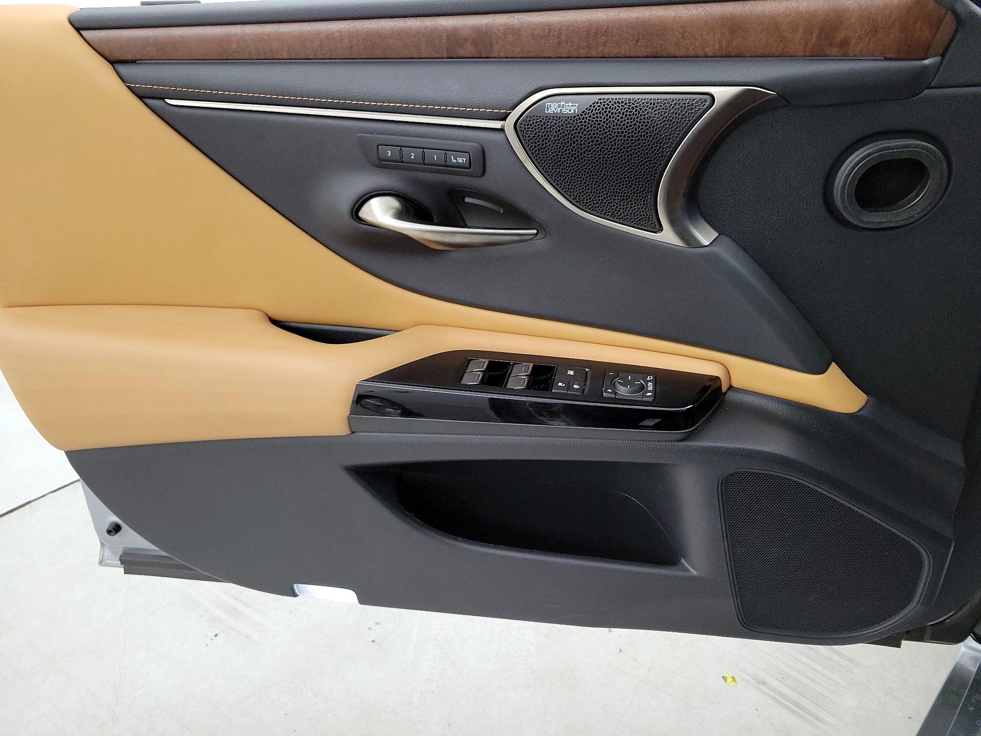 Thumbnail: 2022 Lexus ES - 12