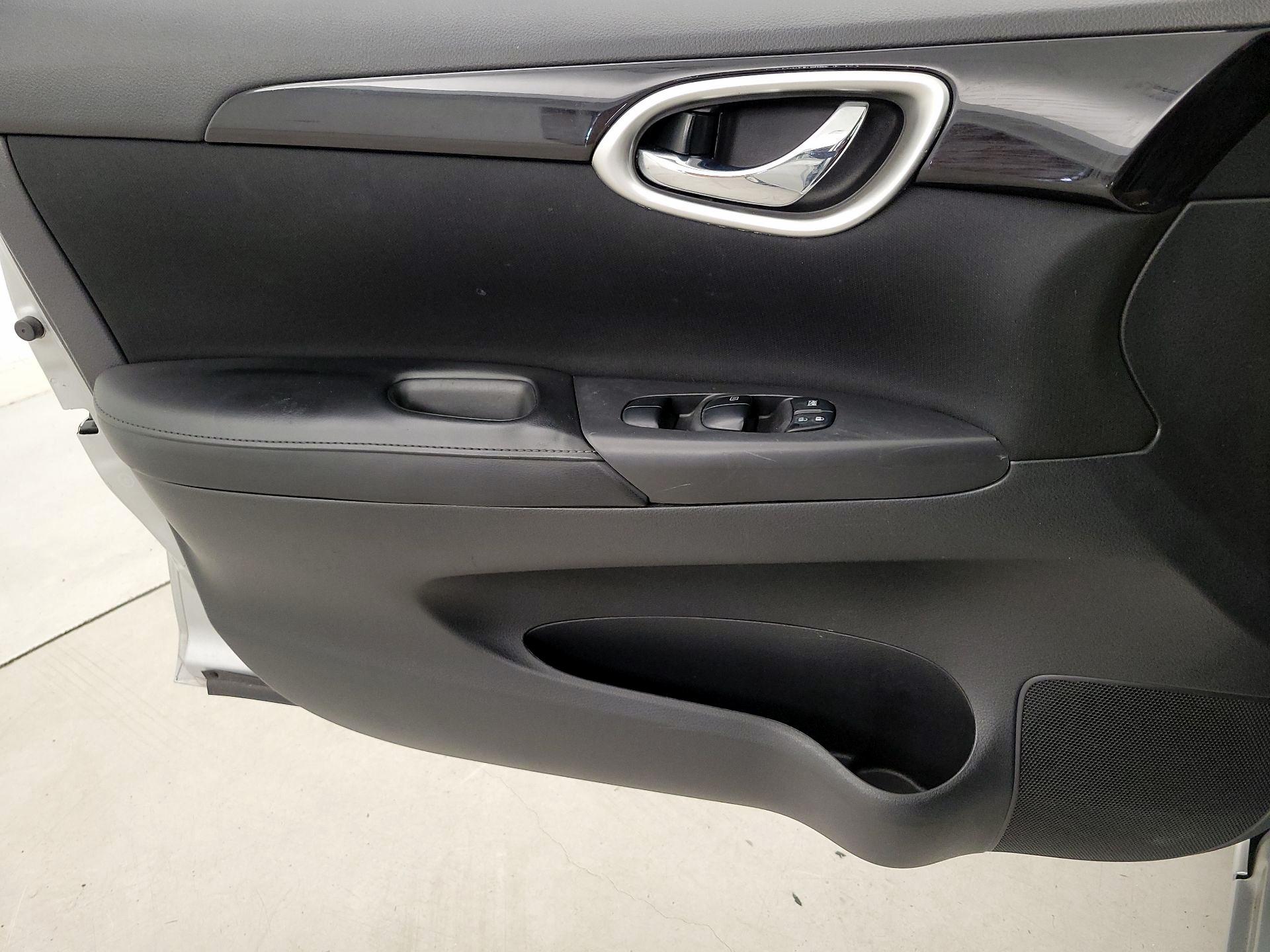 Thumbnail: 2019 Nissan Sentra - 12