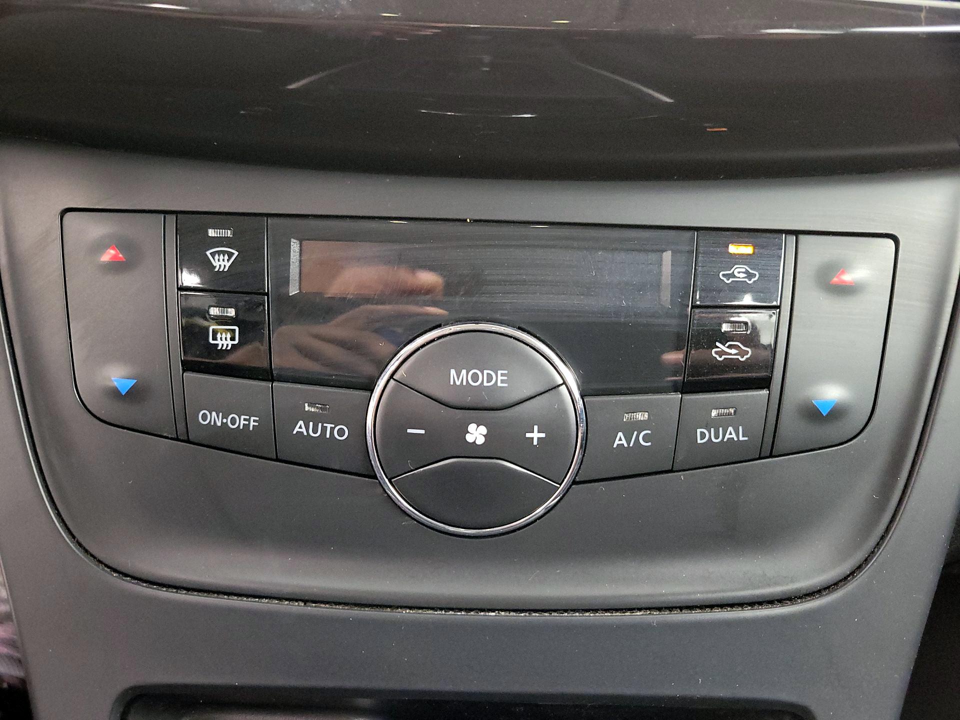 Thumbnail: 2019 Nissan Sentra - 16