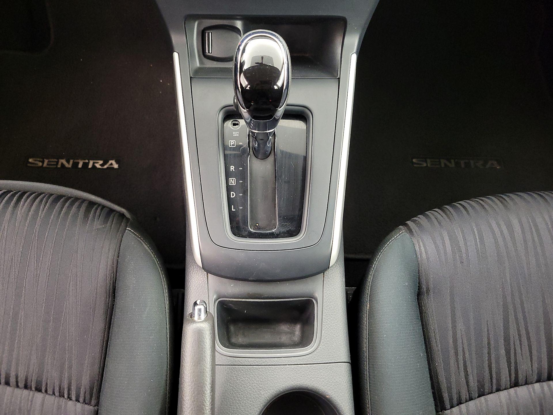 Thumbnail: 2019 Nissan Sentra - 17