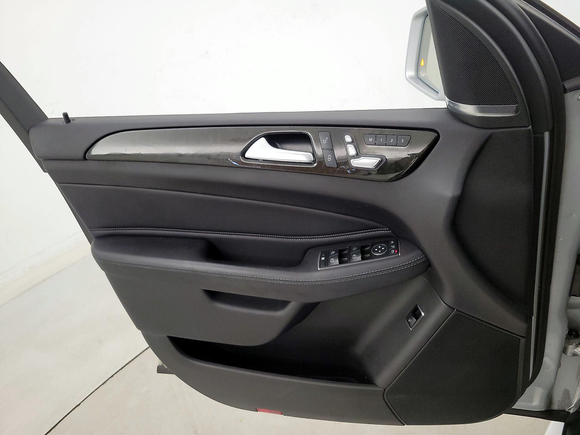 Thumbnail: 2016 Mercedes-Benz GLE - 12