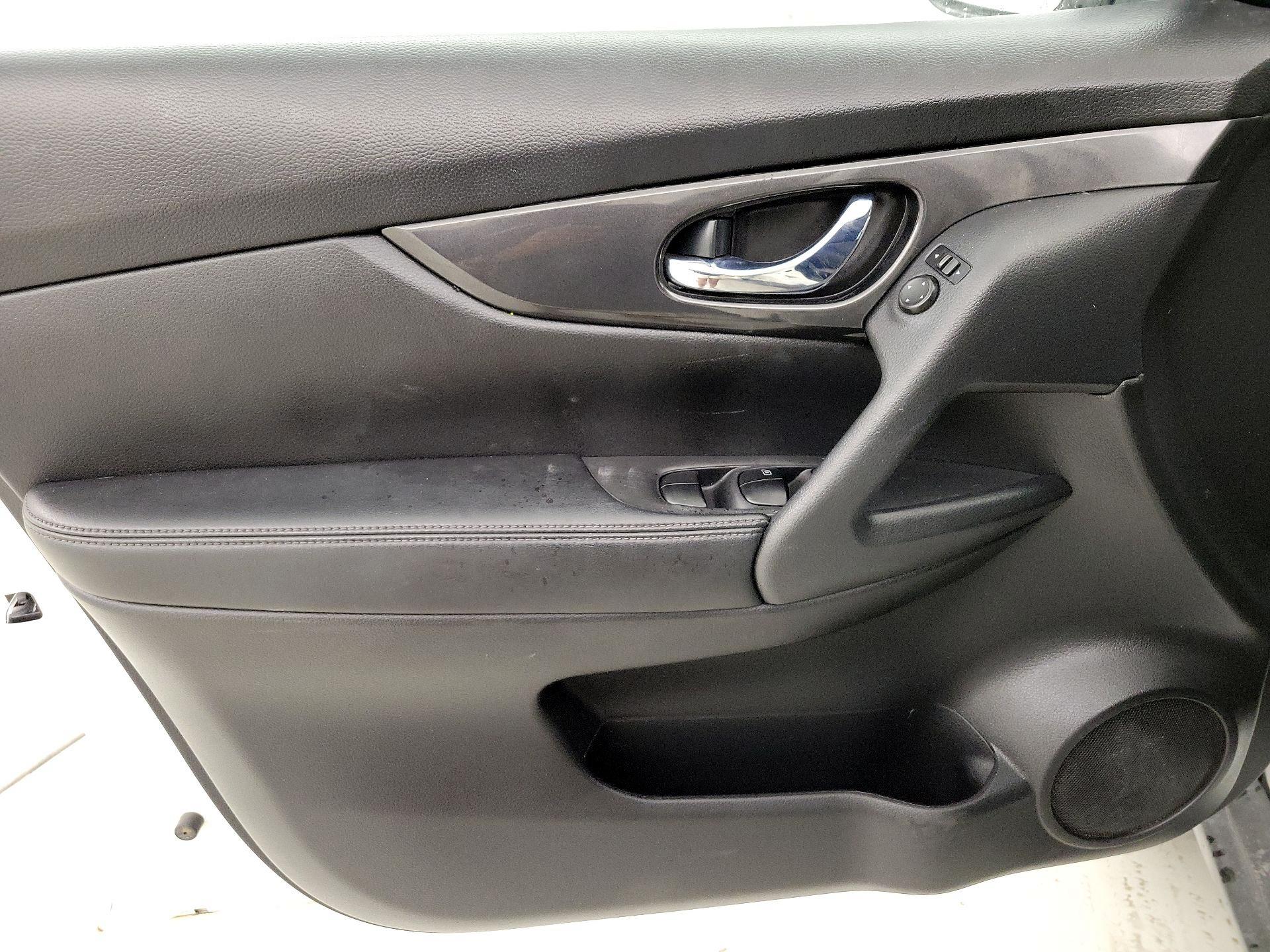 Thumbnail: 2017 Nissan Rogue - 12