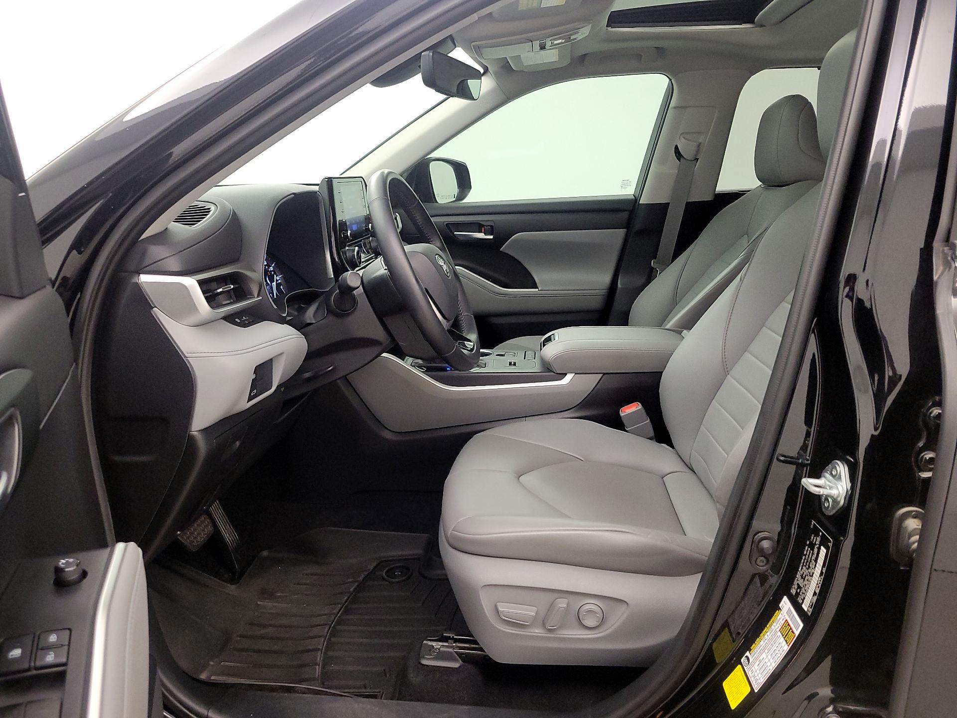 Thumbnail: 2021 Toyota Highlander - 11