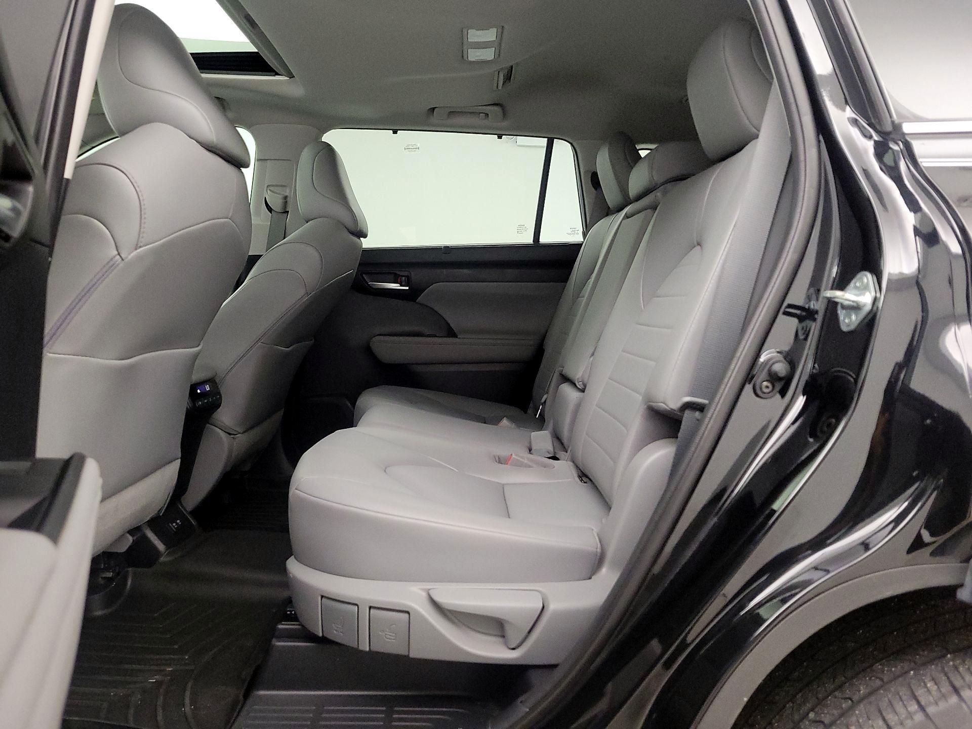 Thumbnail: 2021 Toyota Highlander - 20
