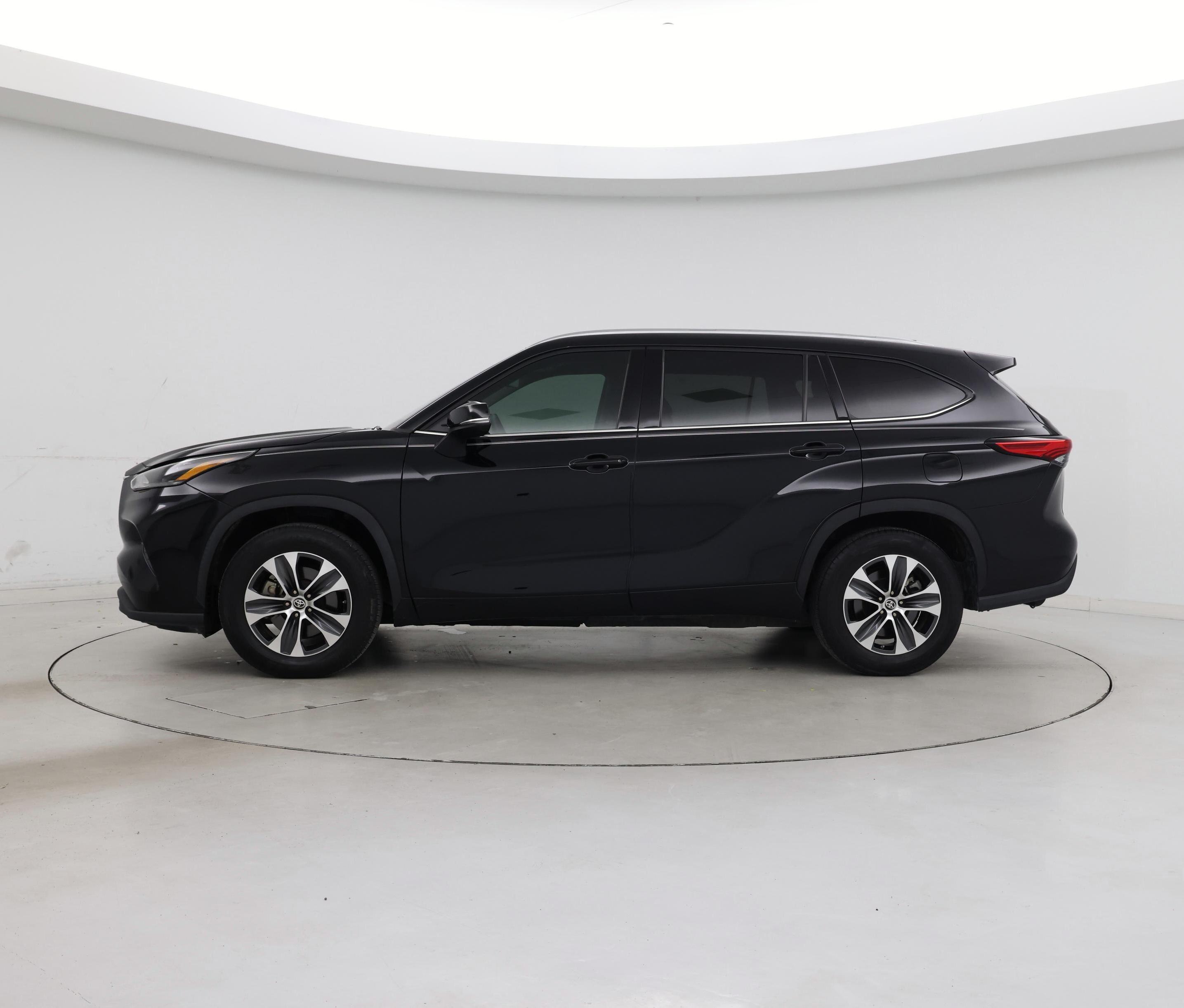 Thumbnail: 2021 Toyota Highlander - 3