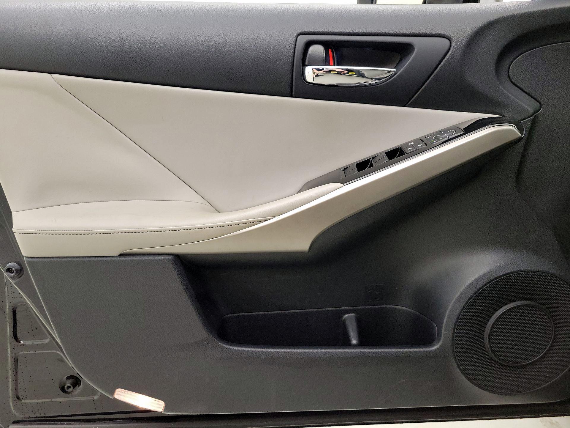 Thumbnail: 2015 Lexus IS - 12
