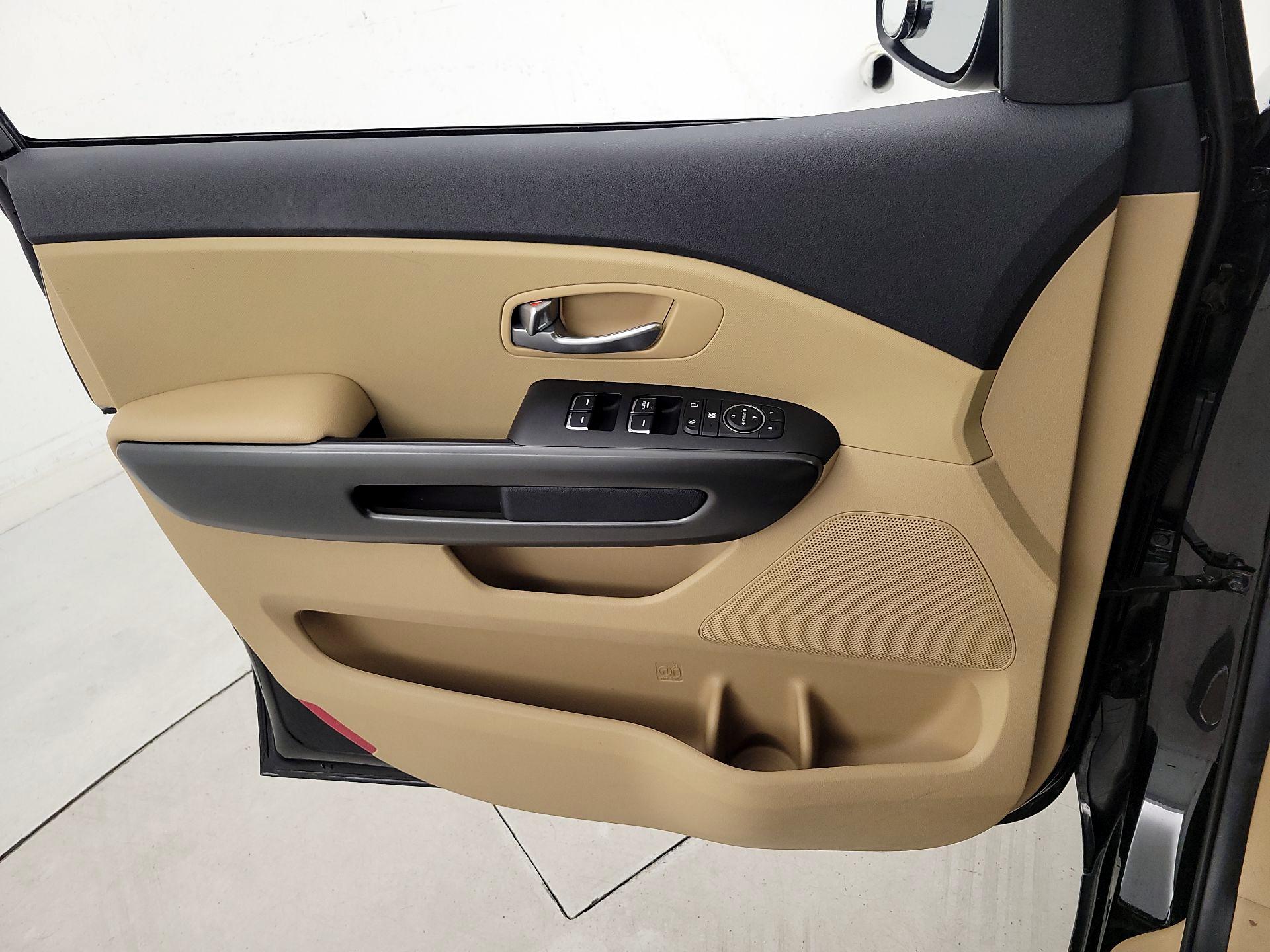Thumbnail: 2019 Kia Sedona - 12