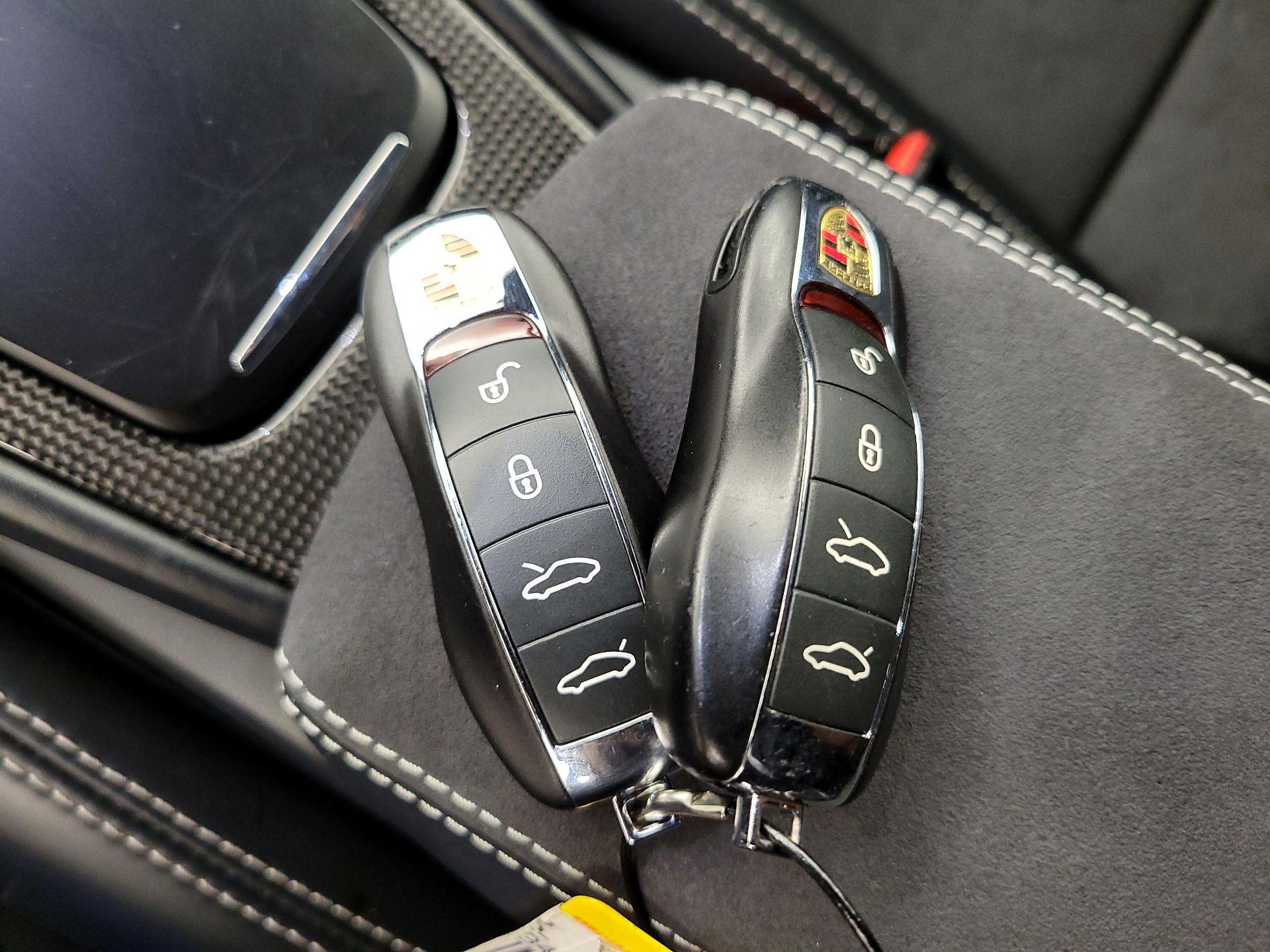 Thumbnail: 2015 Porsche Cayman - 19